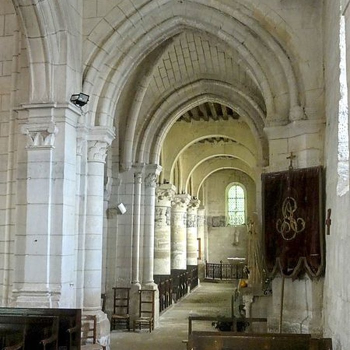 Photo de Église Saint-Aubin dEnnery et croix