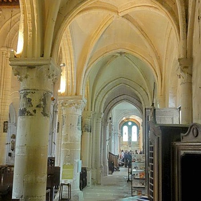 Photo de Église Saint-Aubin dEnnery et croix