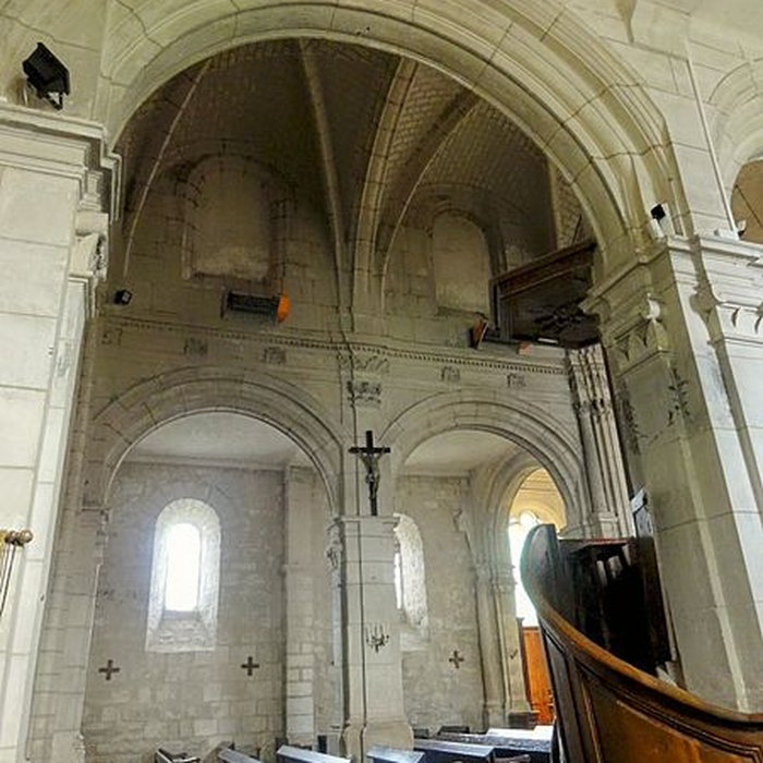 Photo de Église Saint-Aubin dEnnery et croix