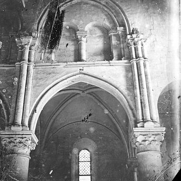 Église Saint-Aubin dEnnery et croix