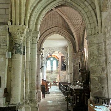 Église Saint-Aubin dEnnery et croix