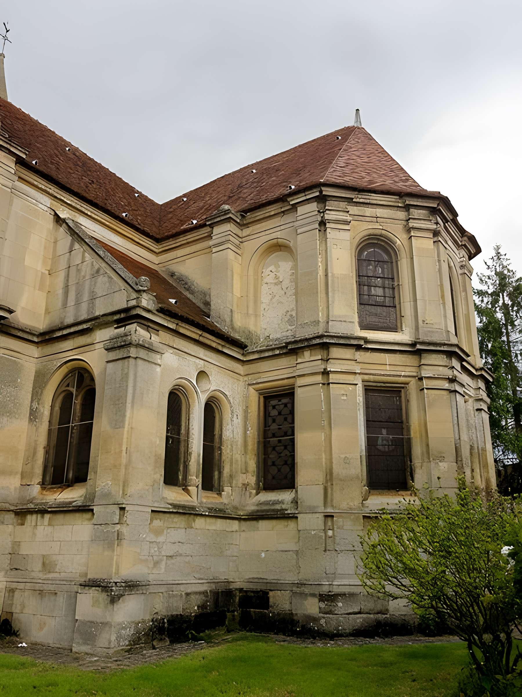 Église Saint-Aubin d'Ennery et croix