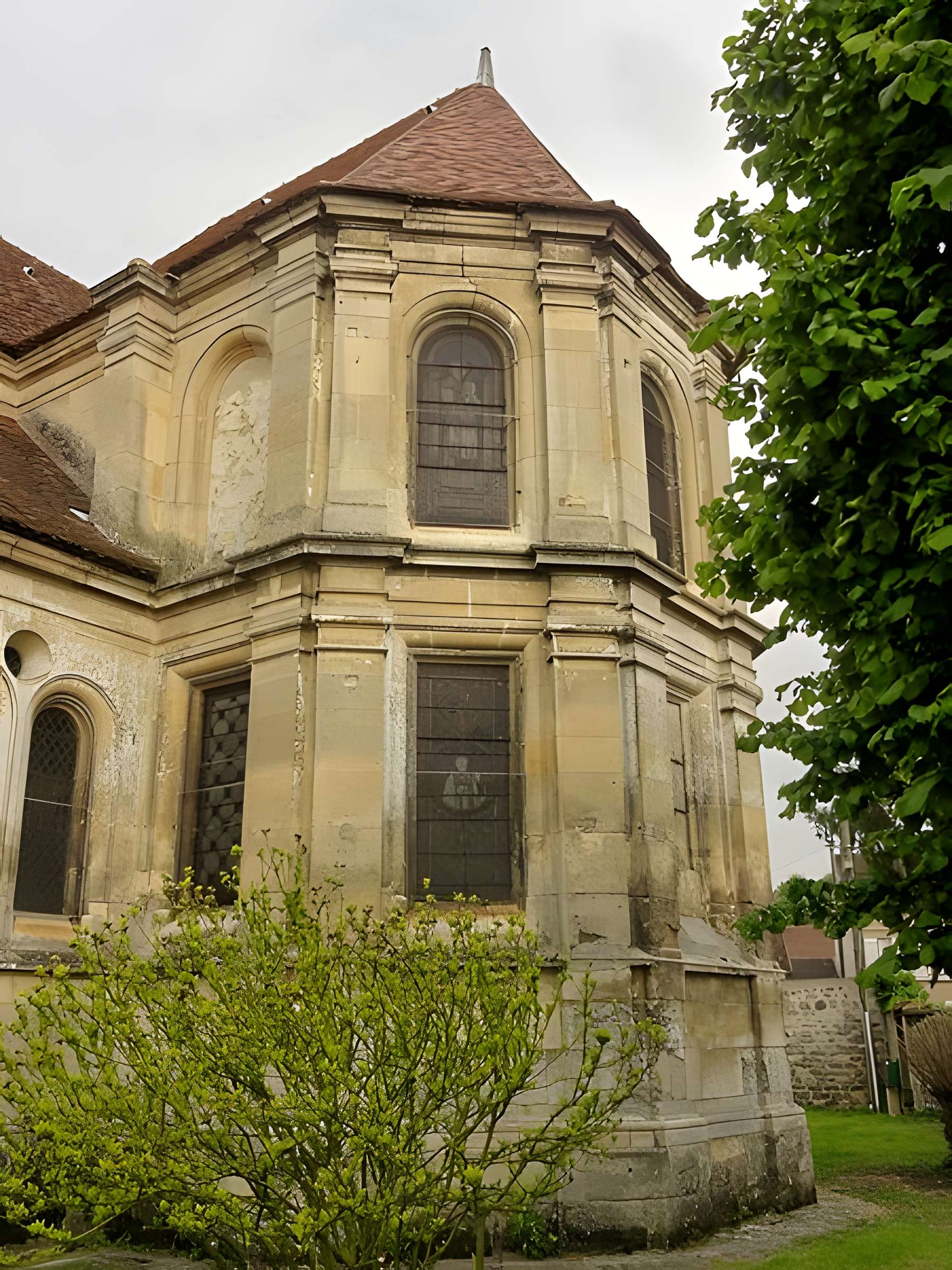 Église Saint-Aubin d'Ennery et croix