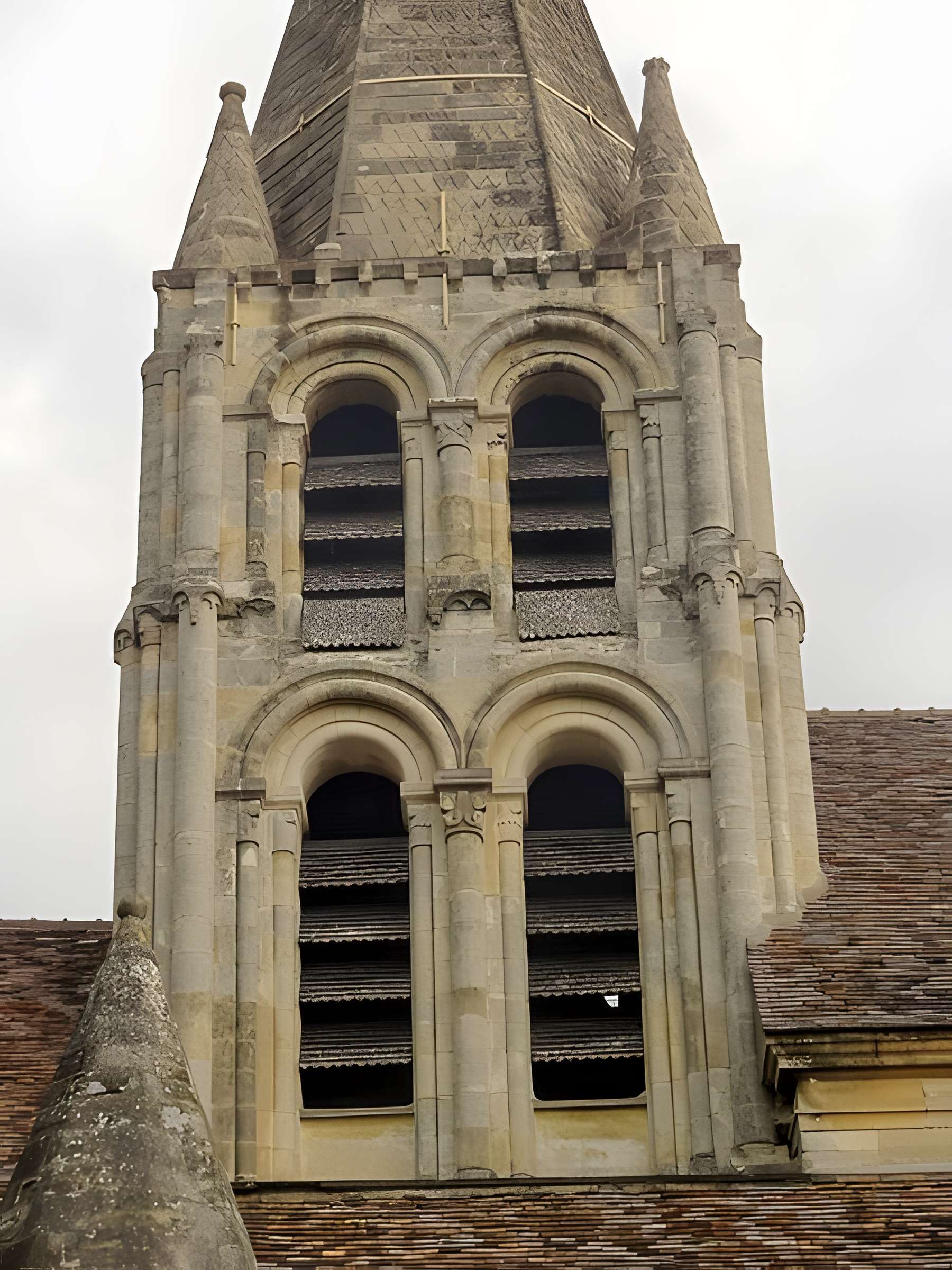 Église Saint-Aubin d'Ennery et croix