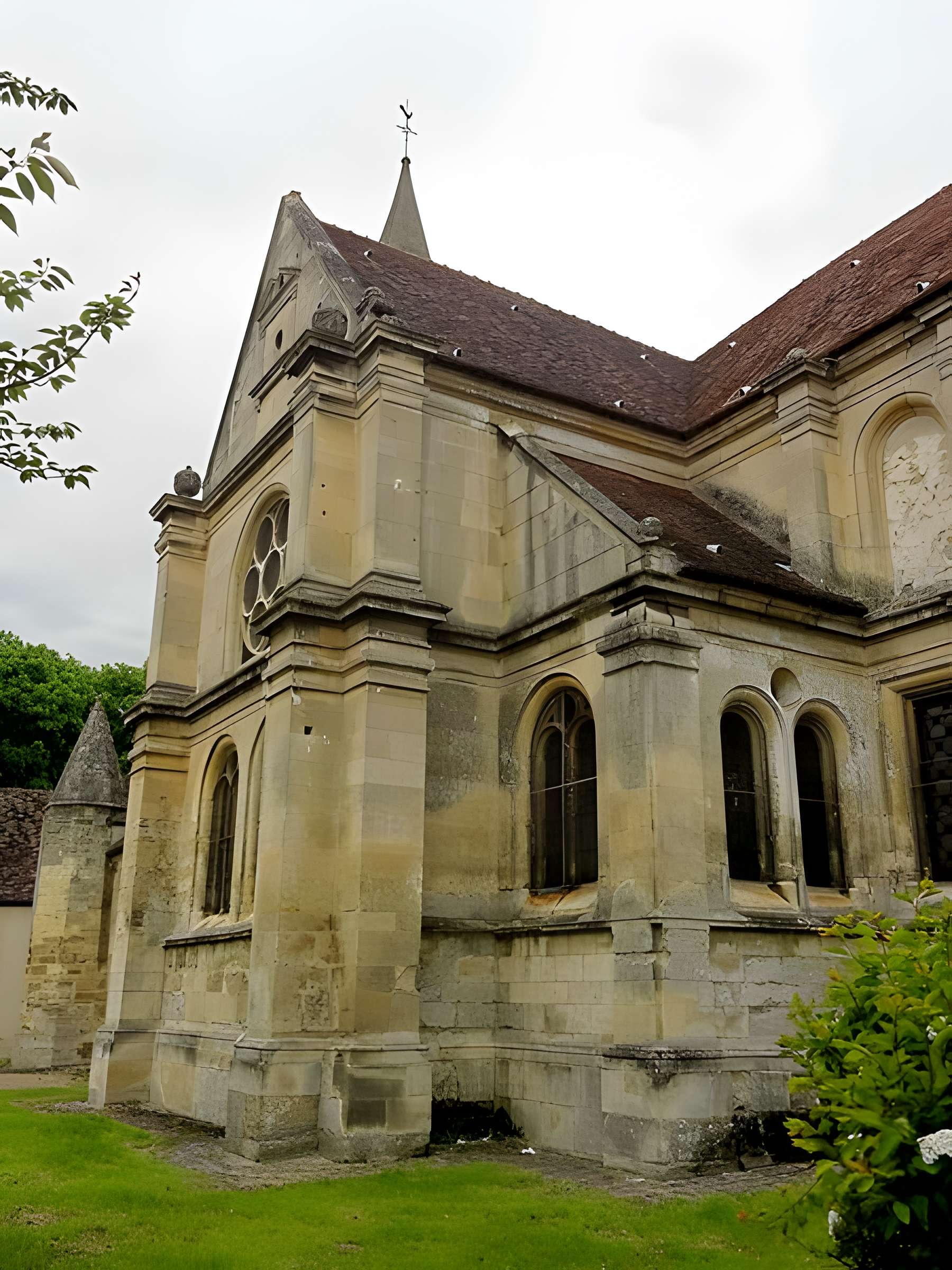 Église Saint-Aubin d'Ennery et croix