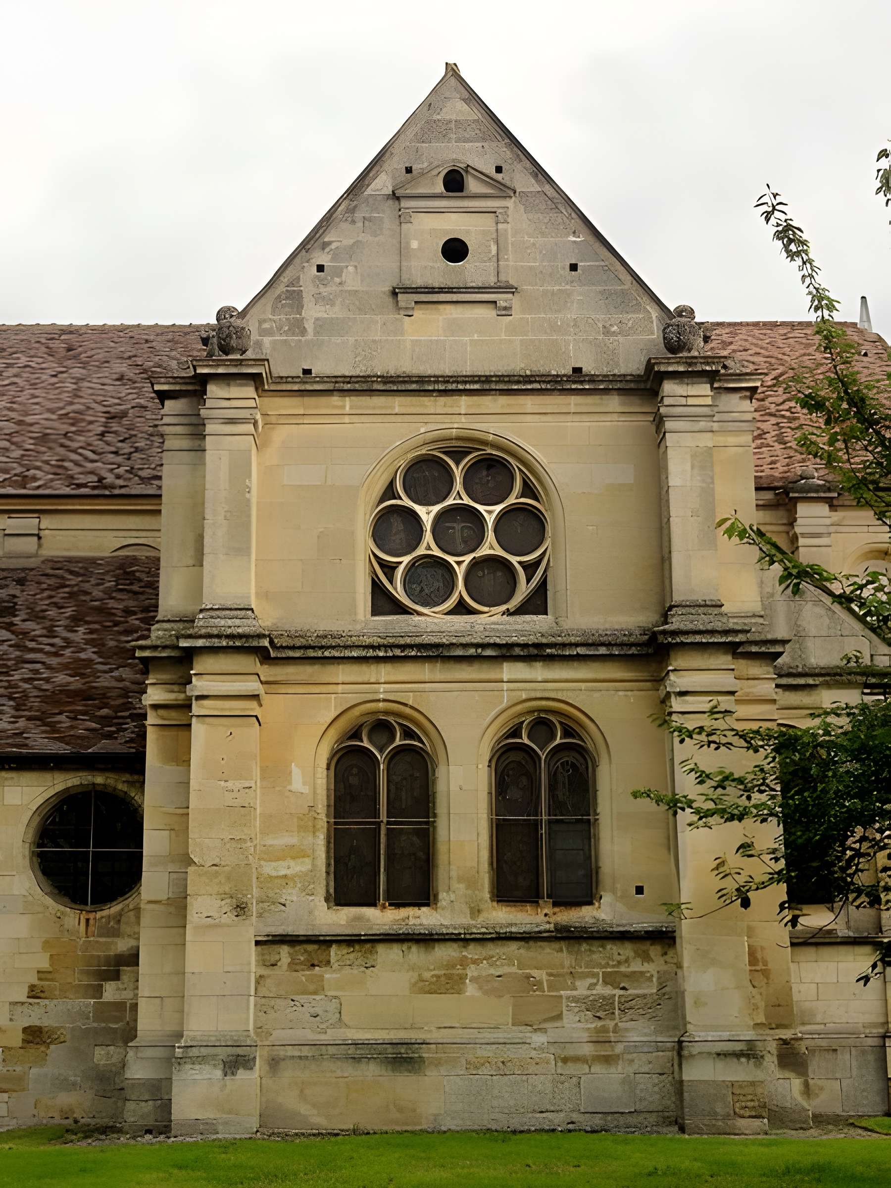 Église Saint-Aubin d'Ennery et croix