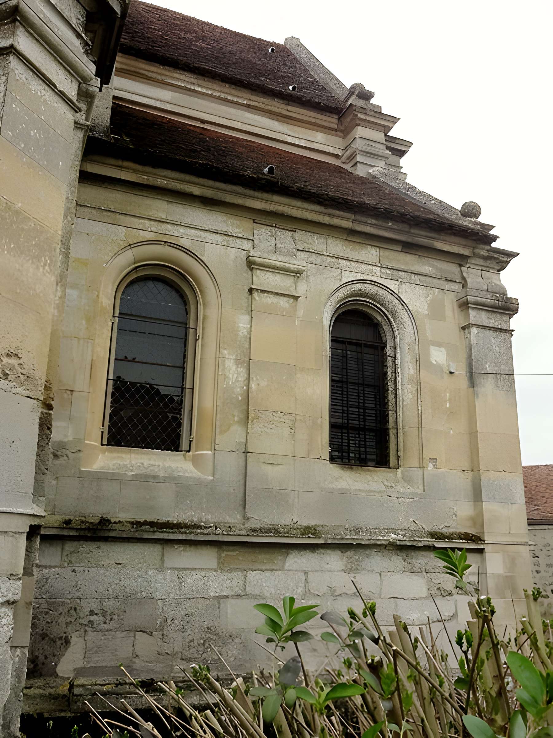 Église Saint-Aubin d'Ennery et croix