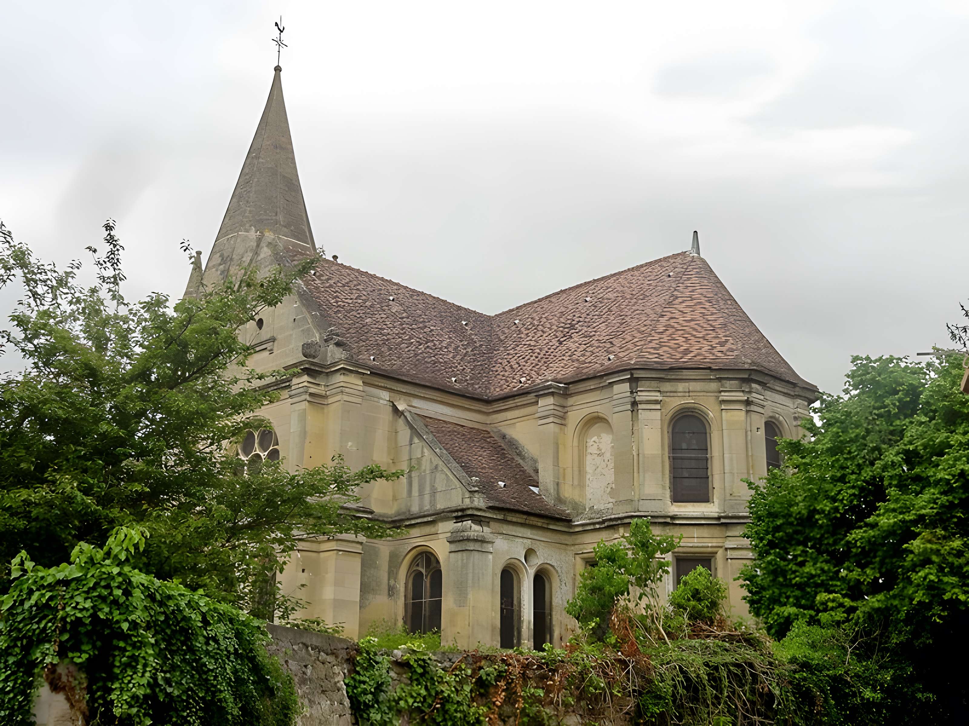 Église Saint-Aubin d'Ennery et croix