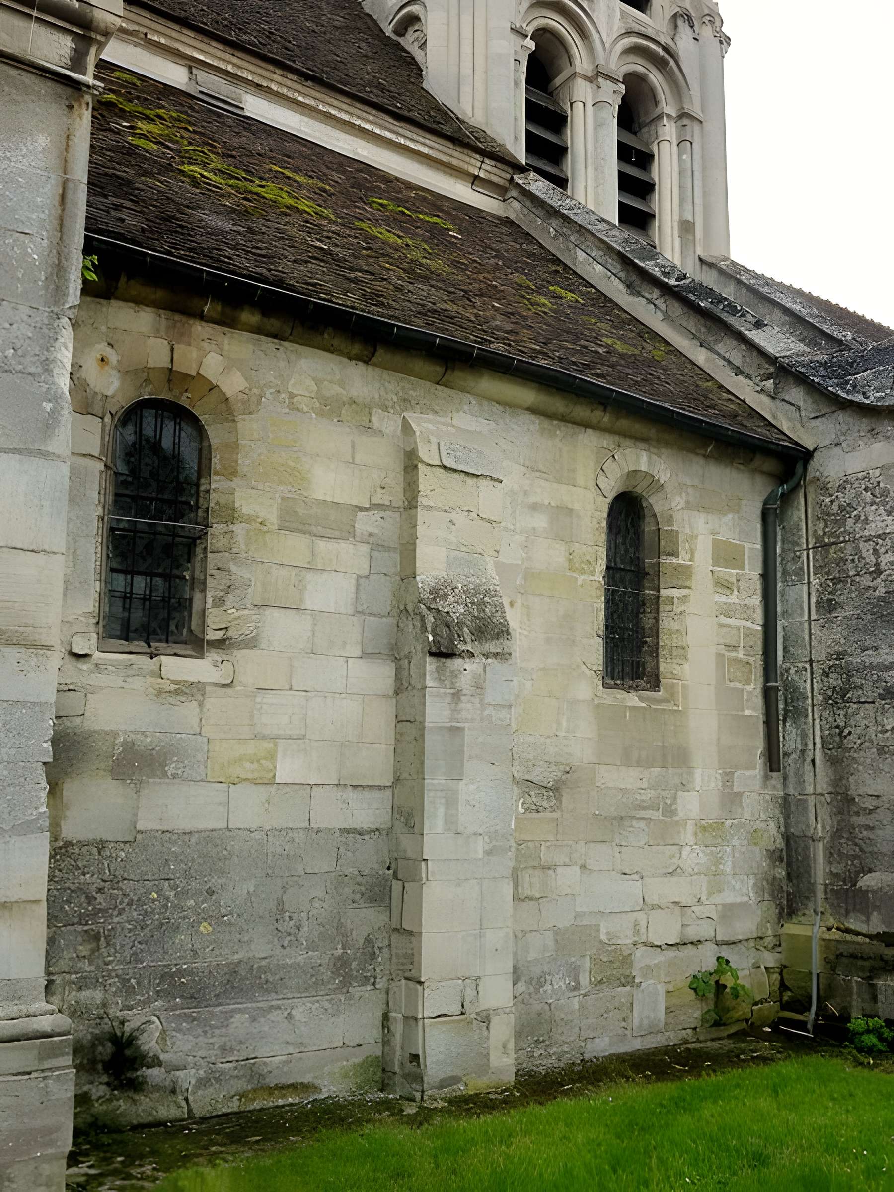 Église Saint-Aubin d'Ennery et croix