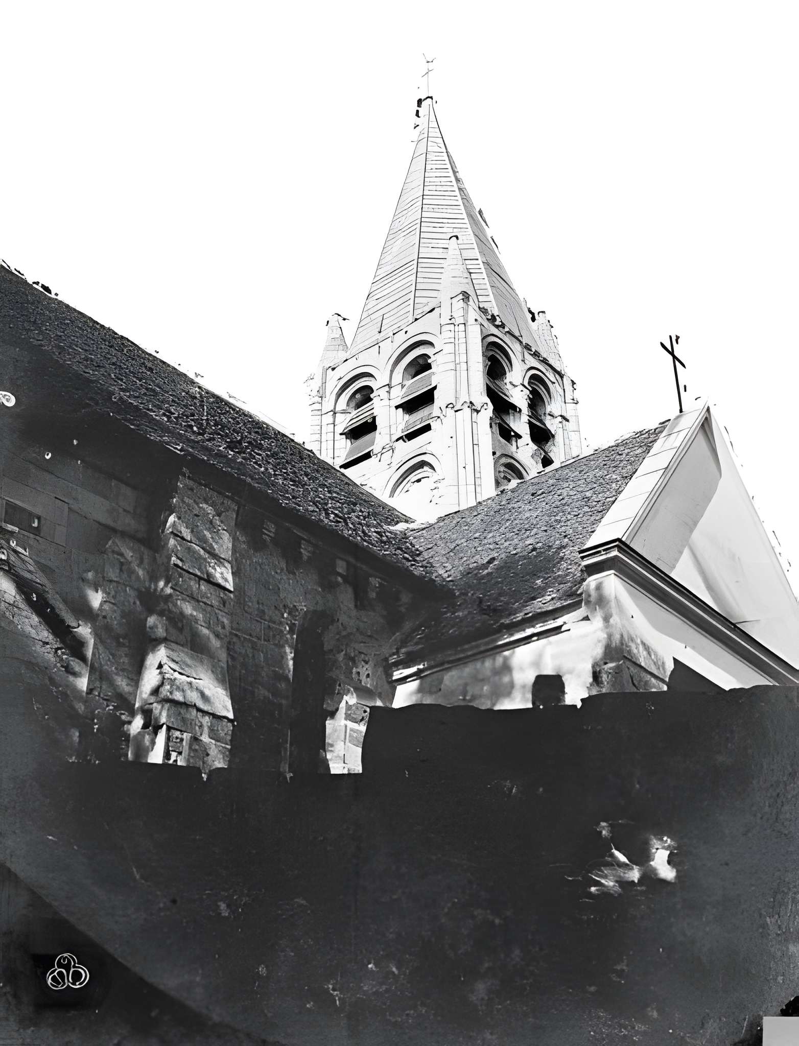 Église Saint-Aubin d'Ennery et croix