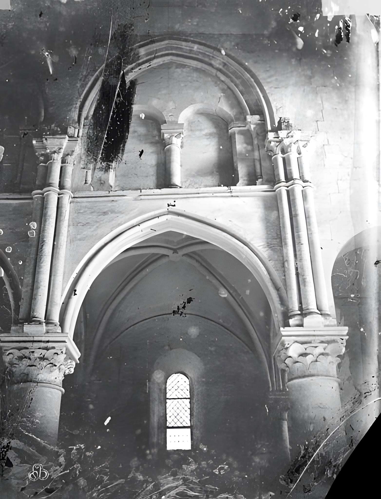 Église Saint-Aubin d'Ennery et croix