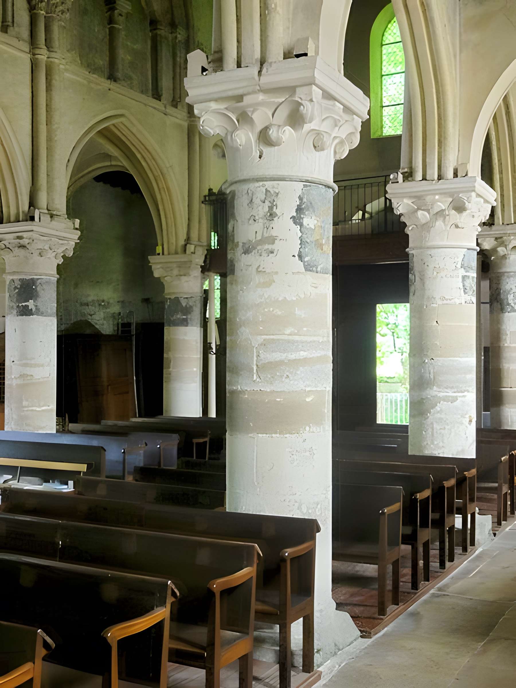 Église Saint-Aubin d'Ennery et croix