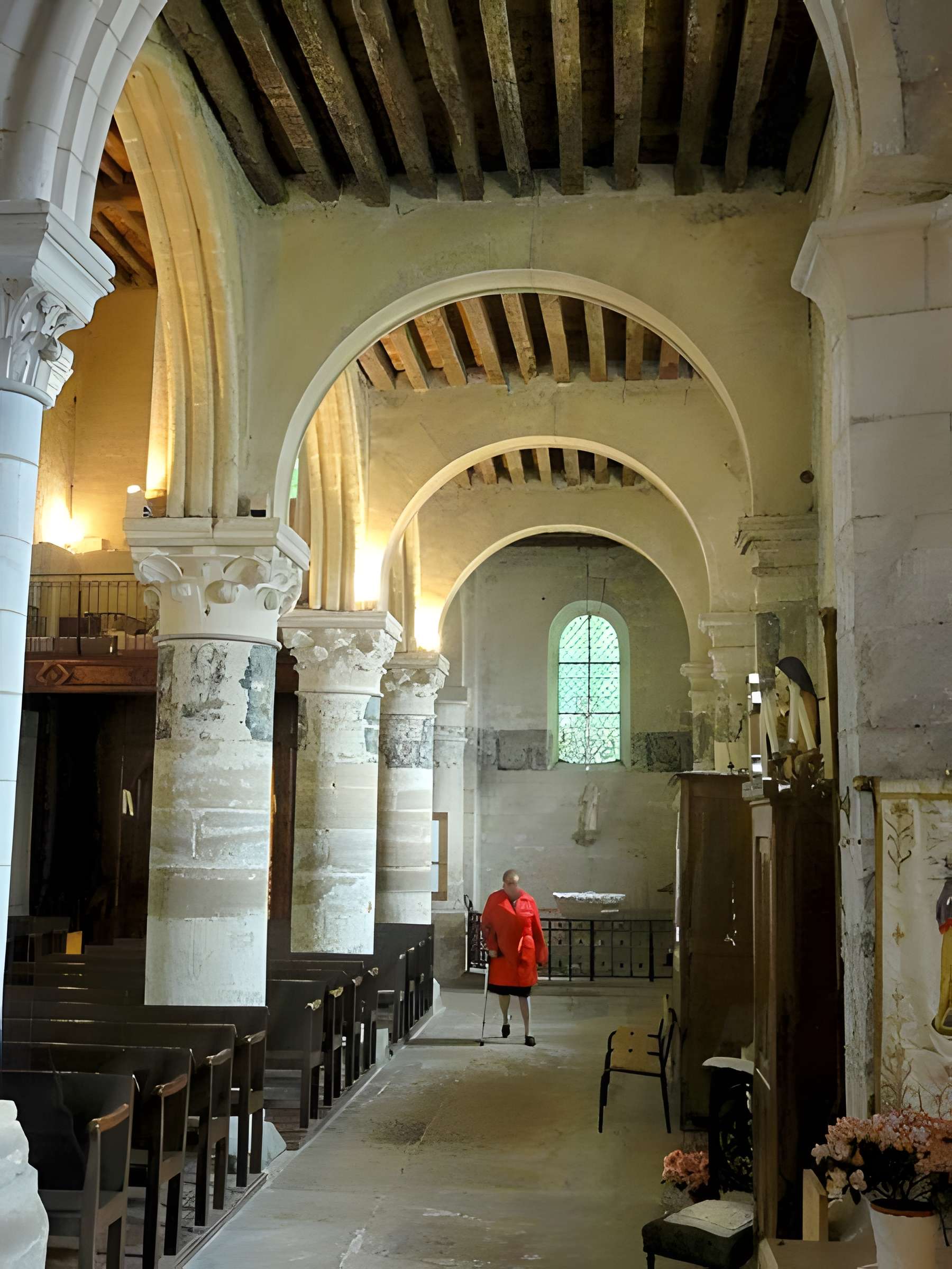 Église Saint-Aubin d'Ennery et croix