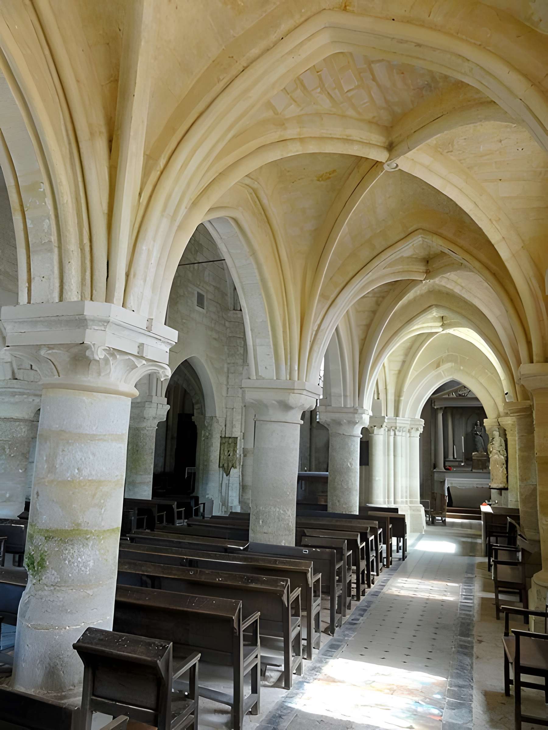 Église Saint-Caprais de Grisy-les-Plâtres