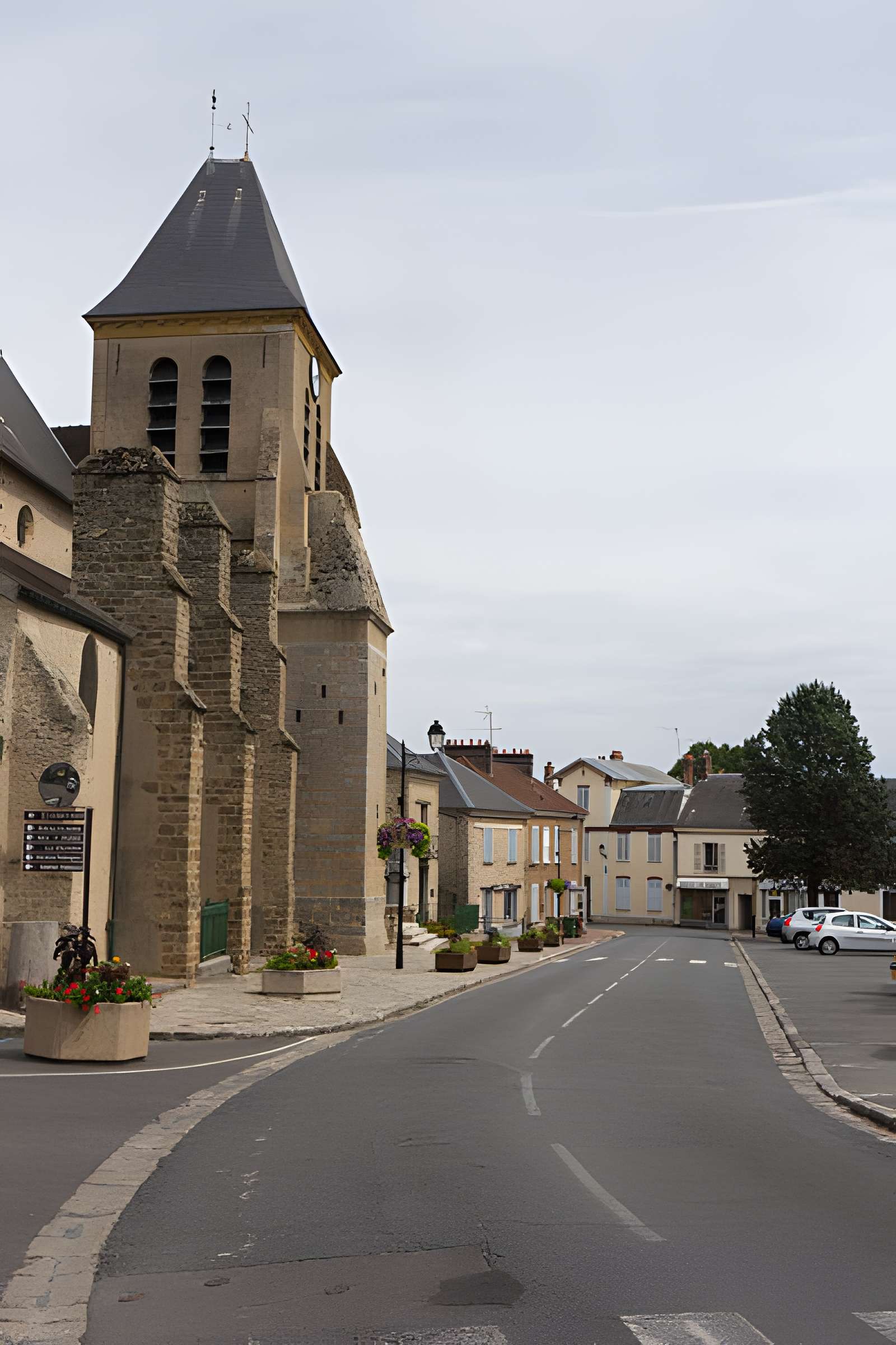 Église Saint-Caprais de Saint-Vrain
