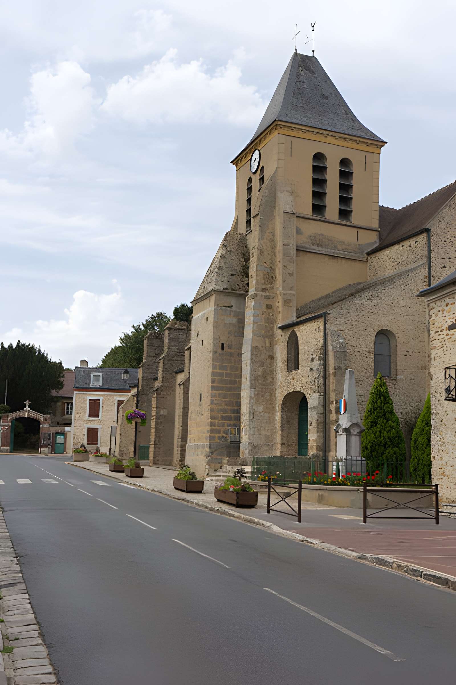 Église Saint-Caprais de Saint-Vrain