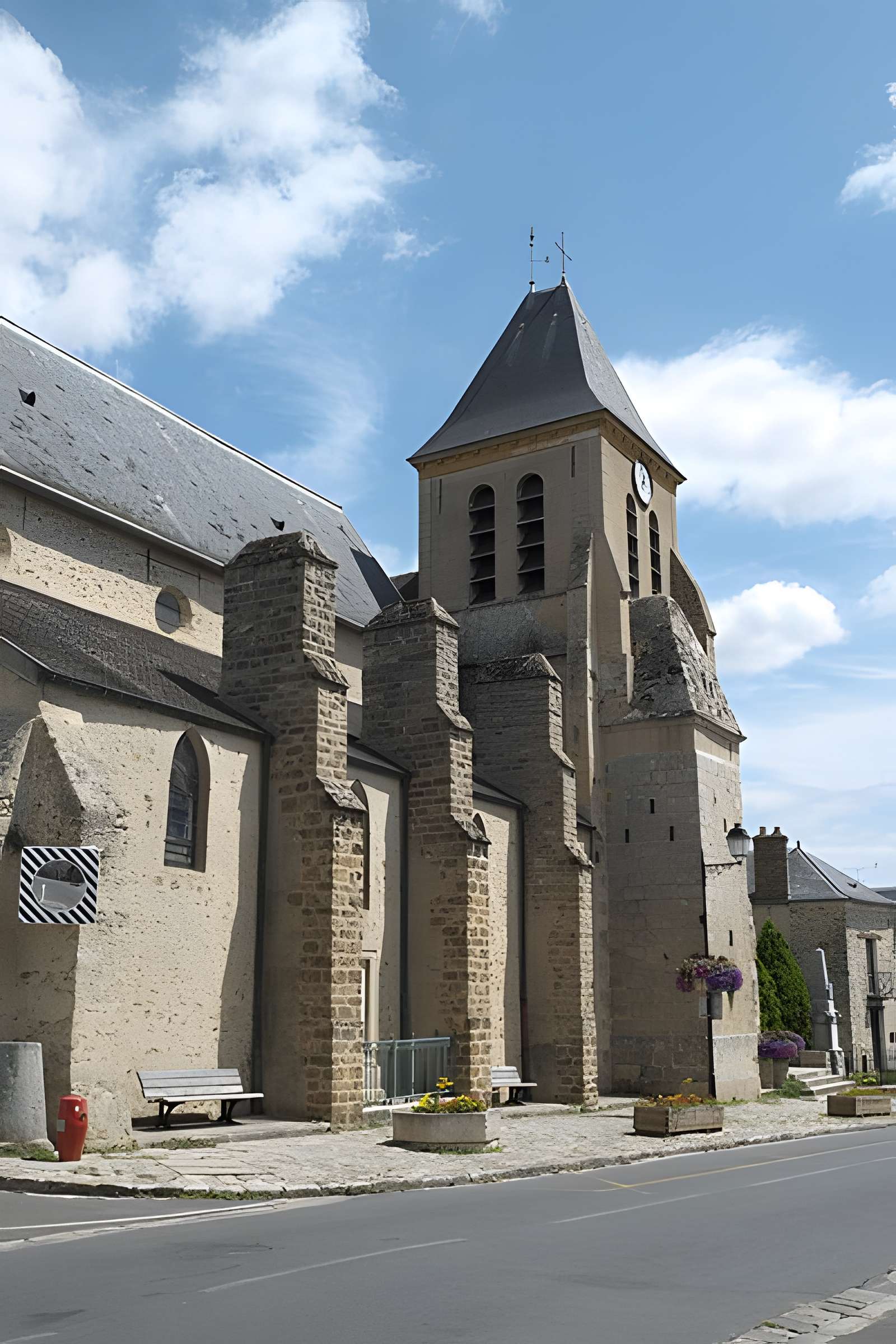 Église Saint-Caprais de Saint-Vrain