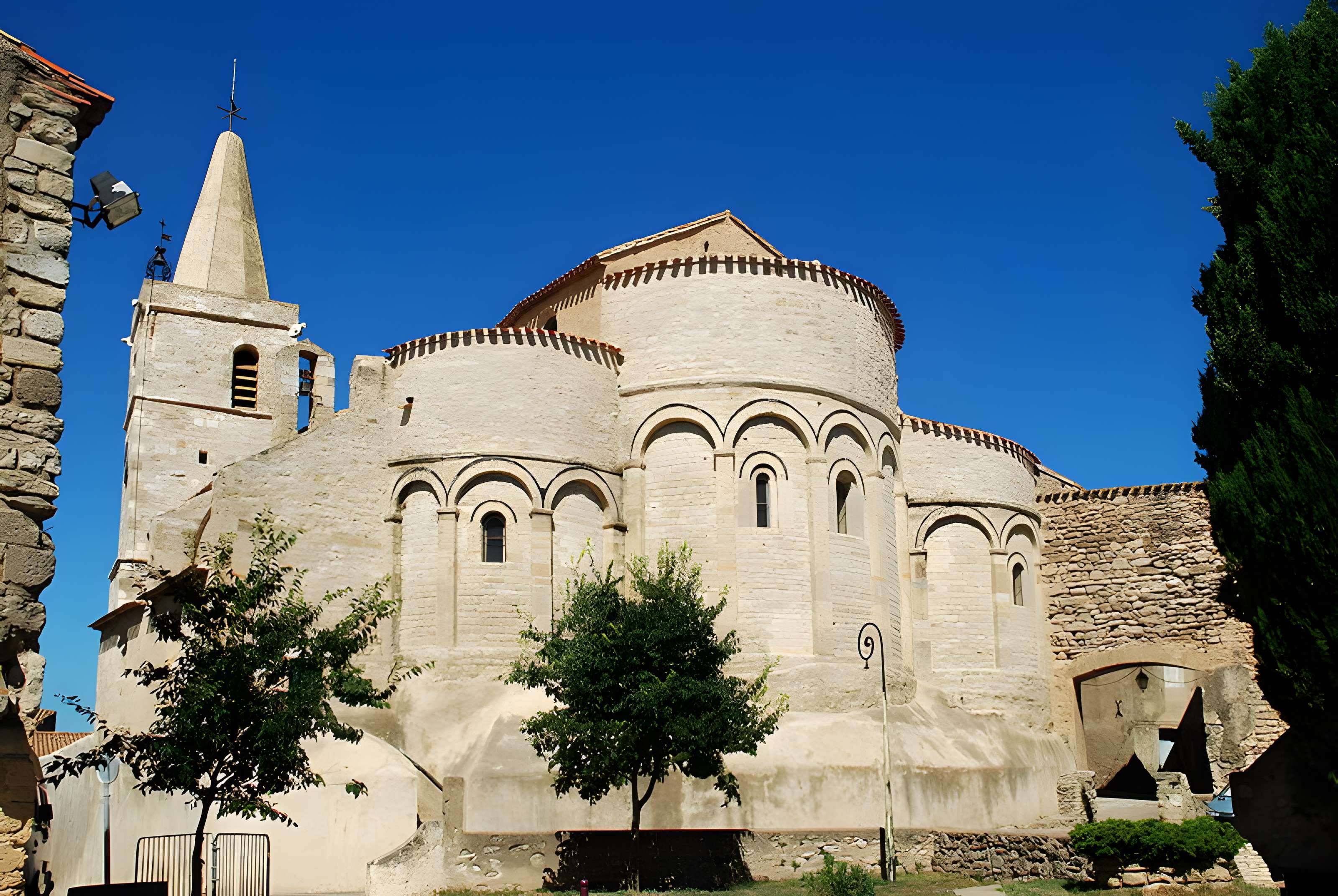 Église Saint-Jean-l'Évangéliste d'Ouveillan