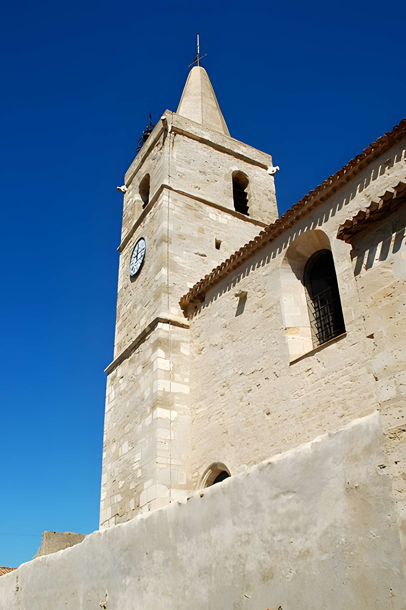 Église Saint-Jean-l'Évangéliste d'Ouveillan