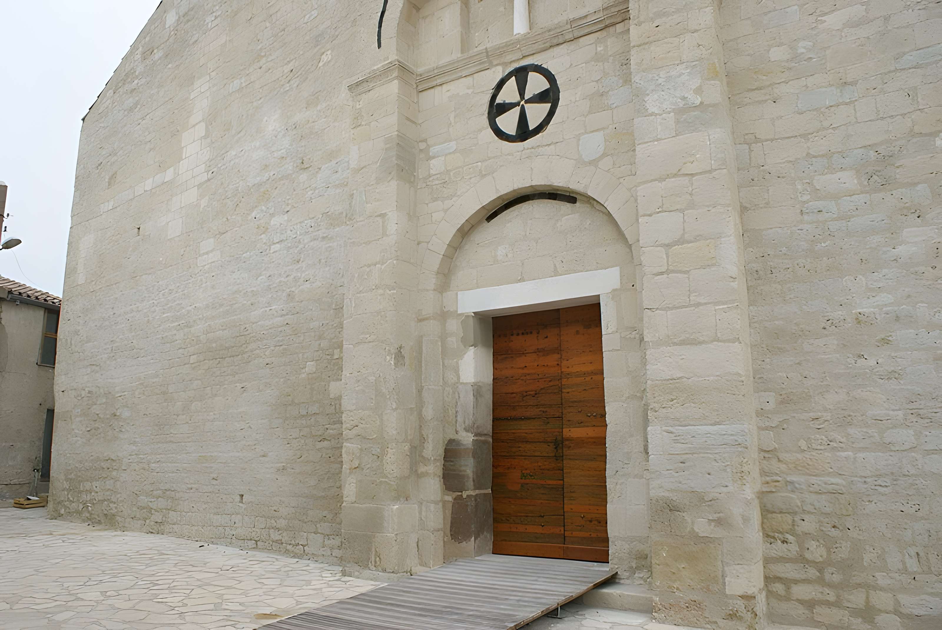 Église Saint-Jean-l'Évangéliste d'Ouveillan