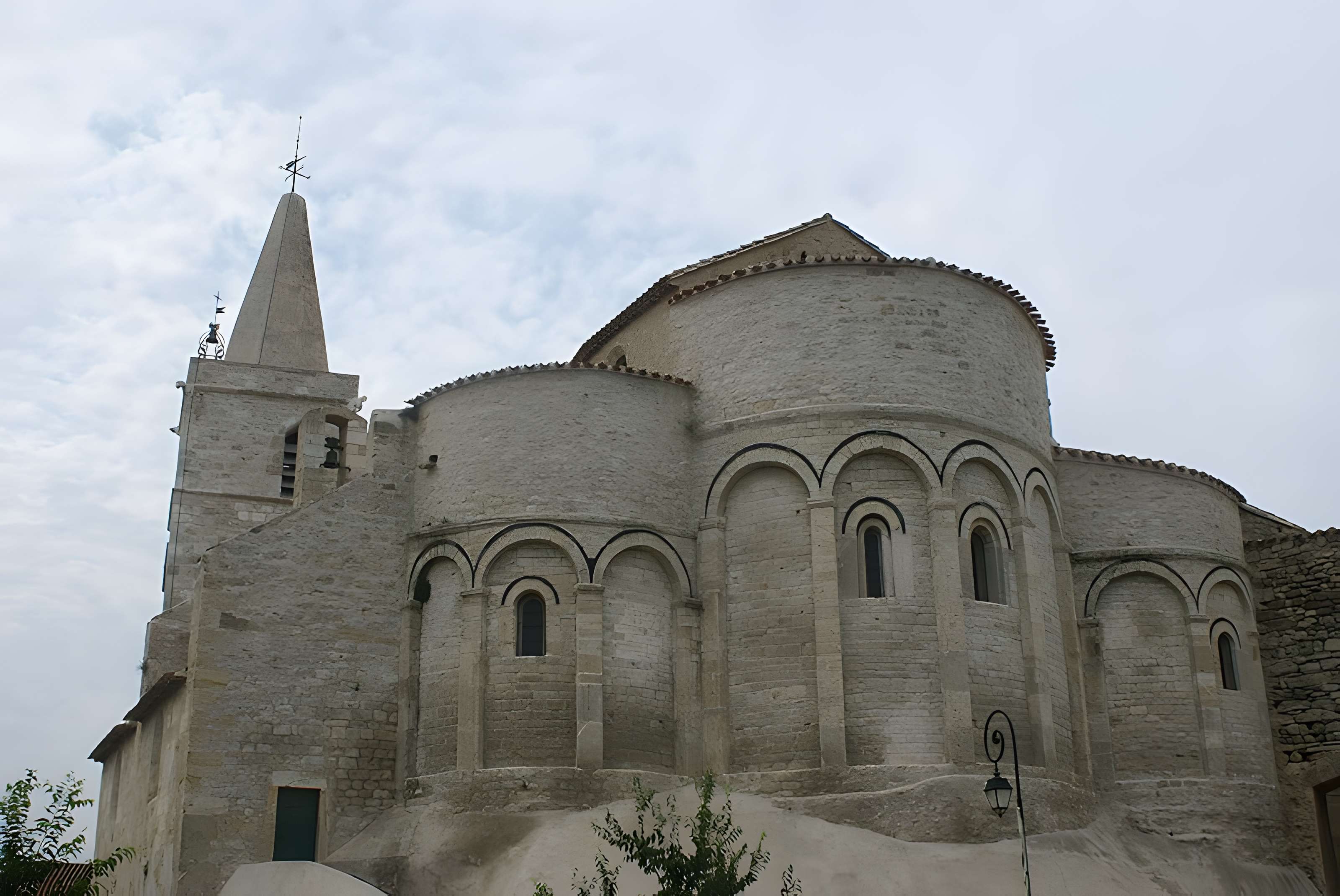 Église Saint-Jean-l'Évangéliste d'Ouveillan