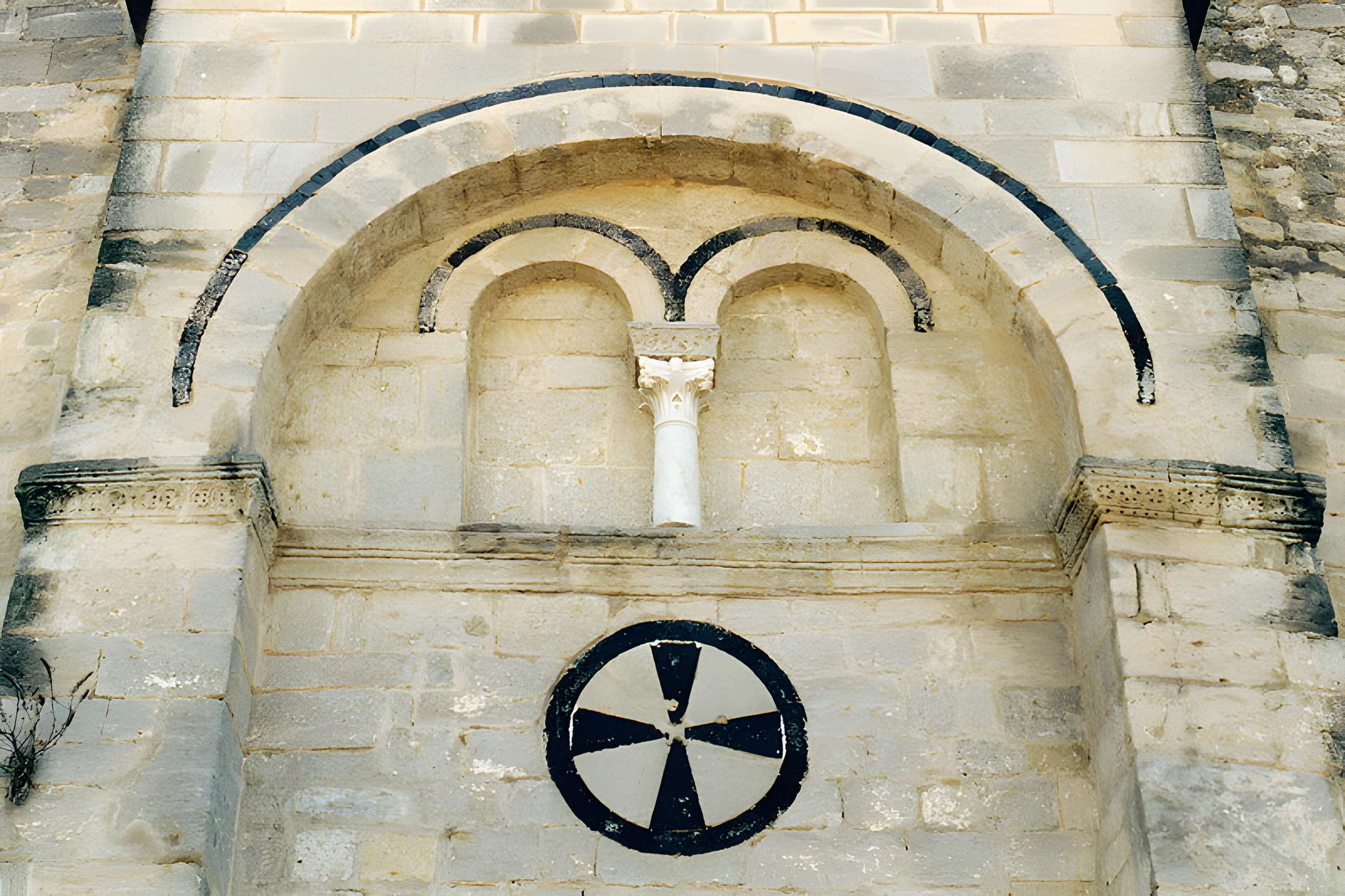 Église Saint-Jean-l'Évangéliste d'Ouveillan