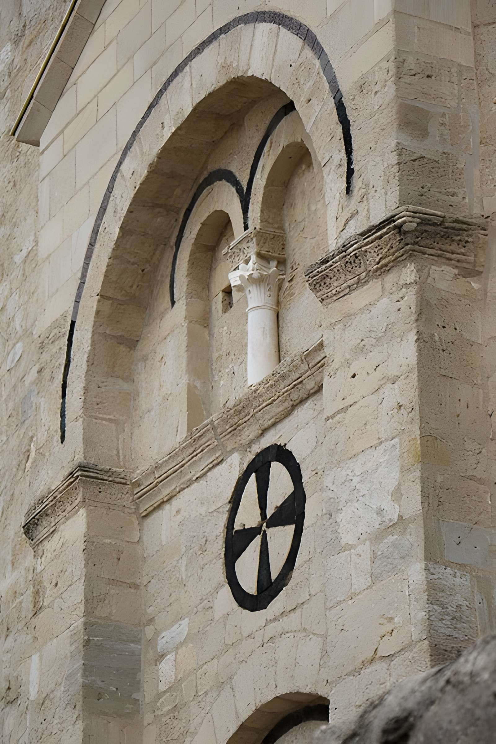 Église Saint-Jean-l'Évangéliste d'Ouveillan