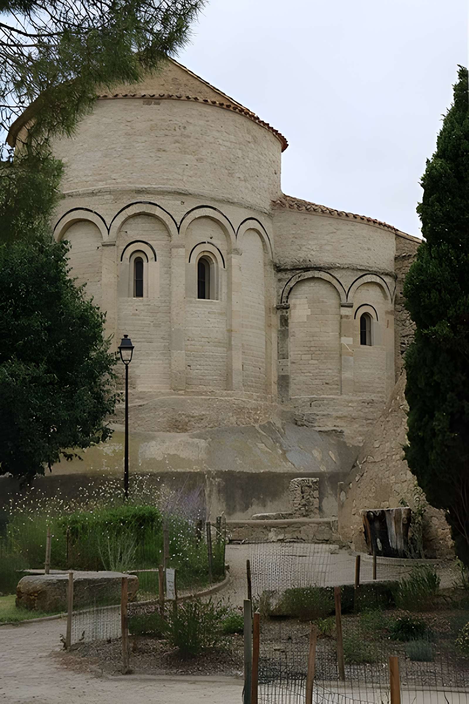 Église Saint-Jean-l'Évangéliste d'Ouveillan