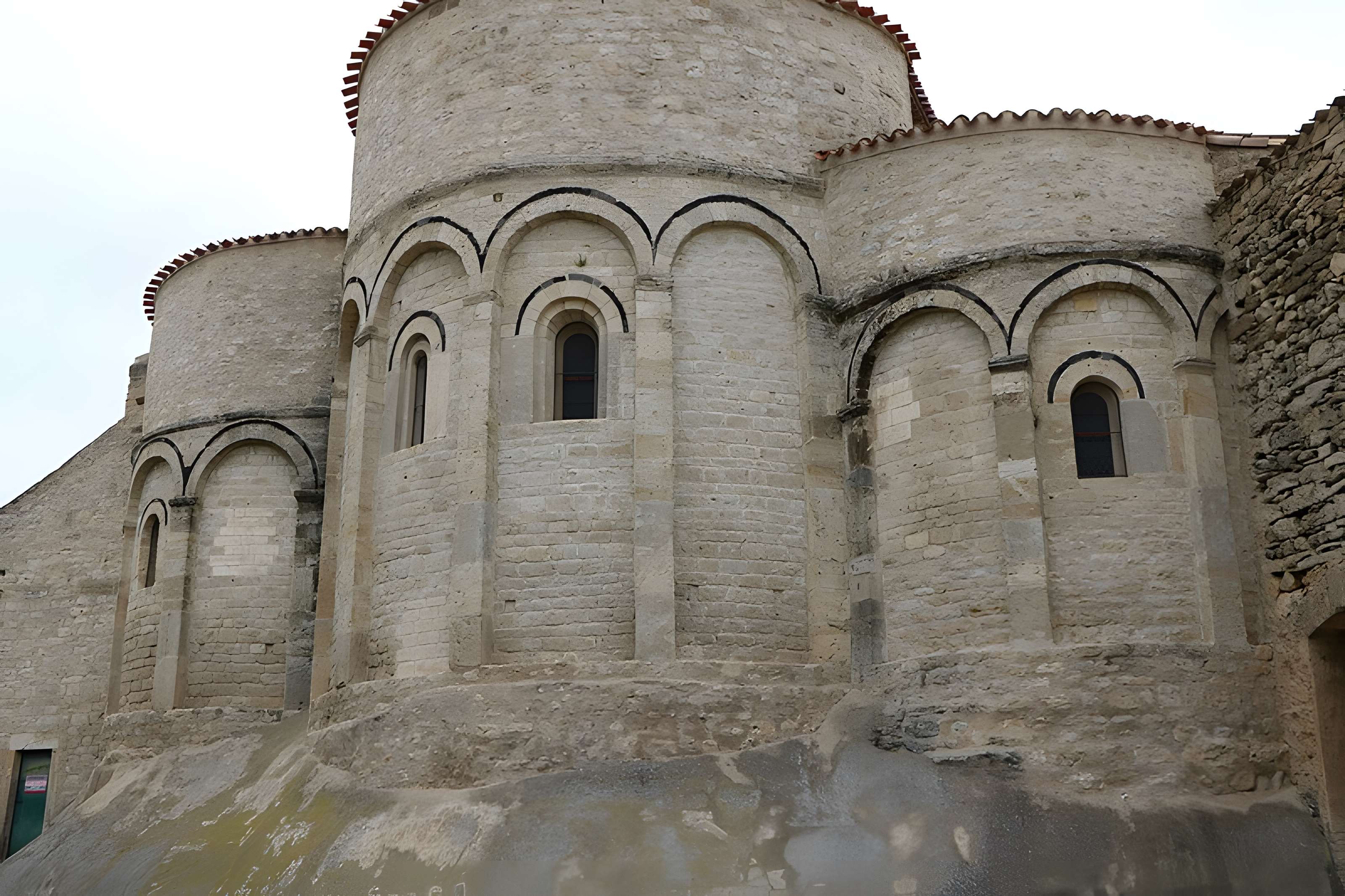 Église Saint-Jean-l'Évangéliste d'Ouveillan
