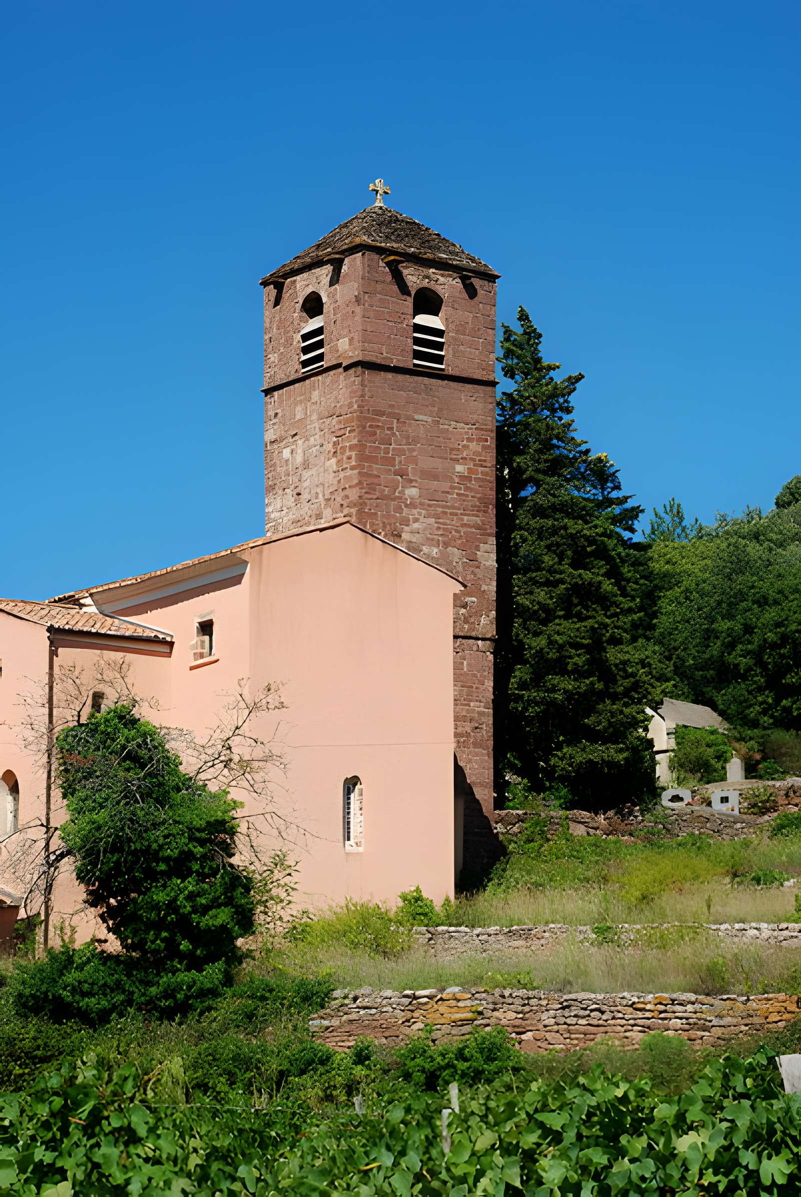 Église Saint-Cyr et Sainte-Julite de Saint-Xist