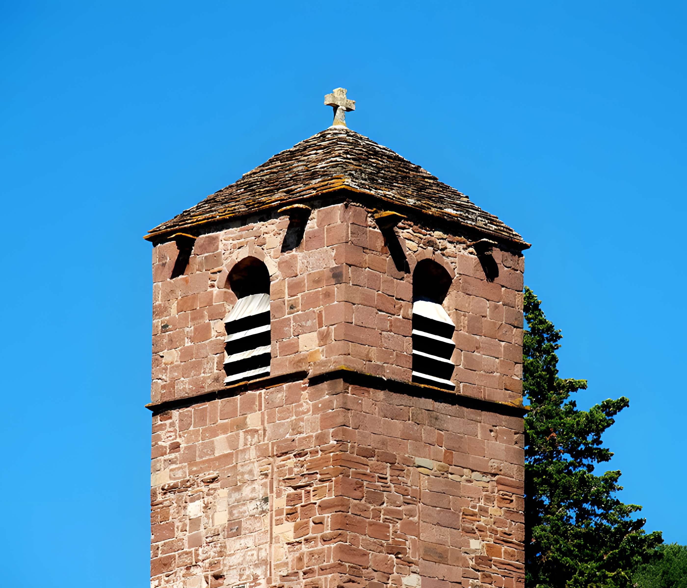 Église Saint-Cyr et Sainte-Julite de Saint-Xist