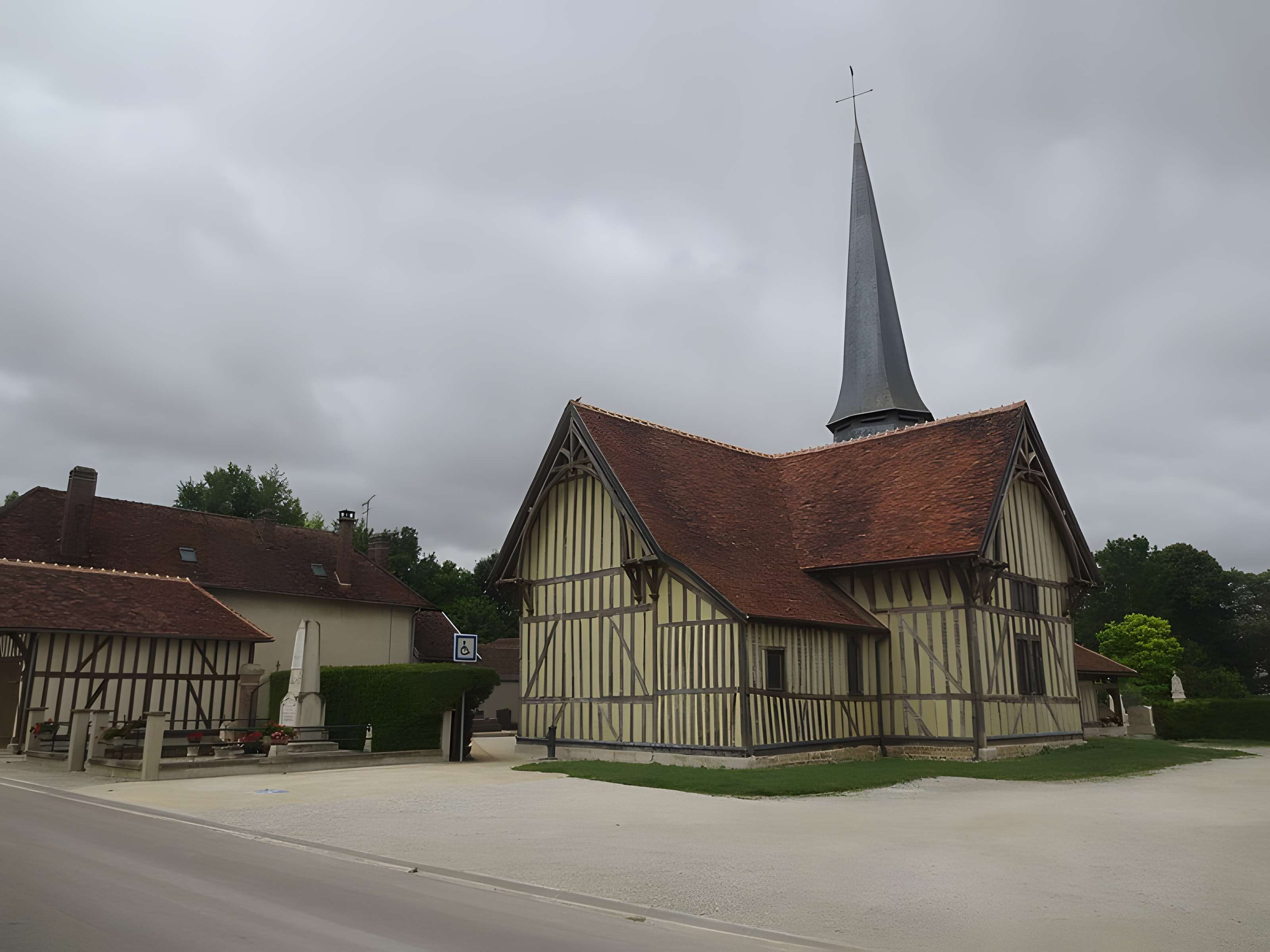 Église Saint-Julien-l'Hospitalier-et-Saint-Blaise de Longsols