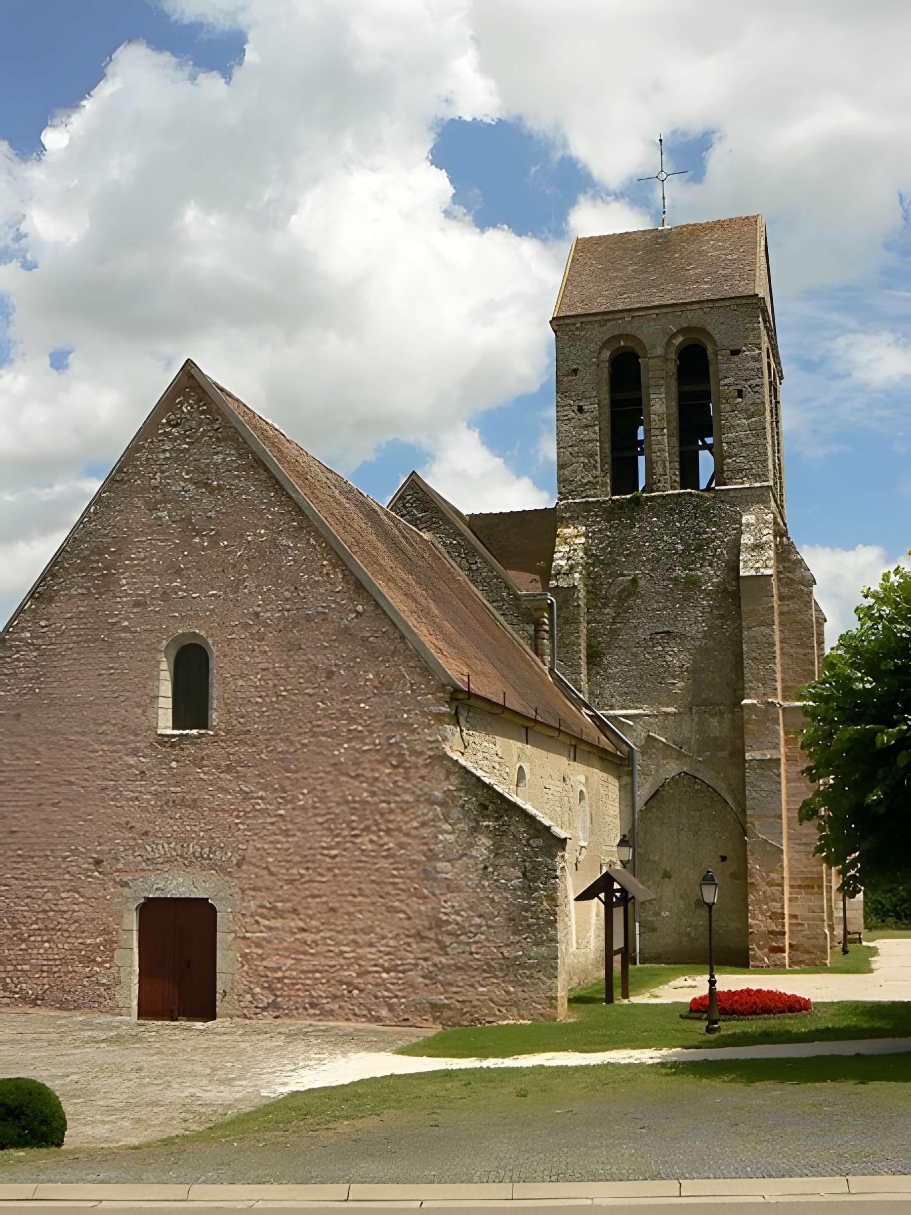 Église Saint-Denis de Savins