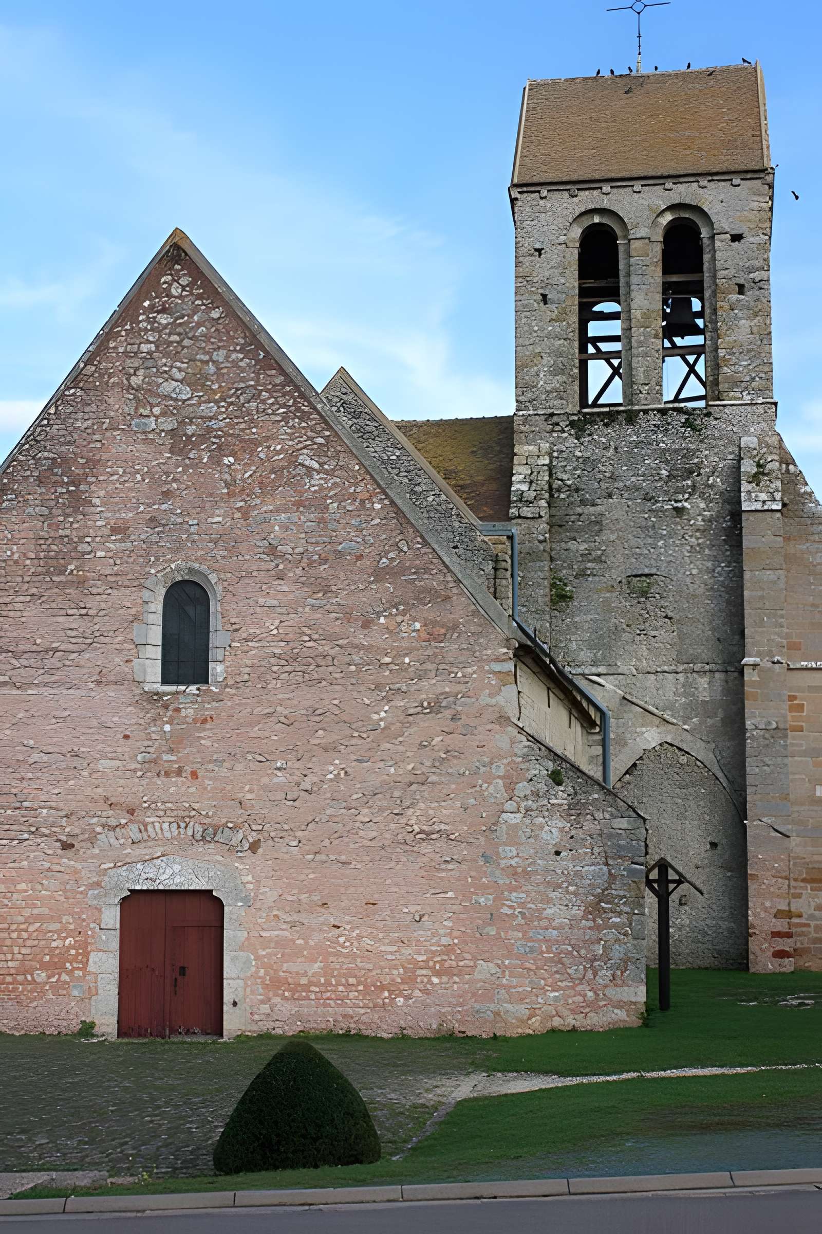 Église Saint-Denis de Savins