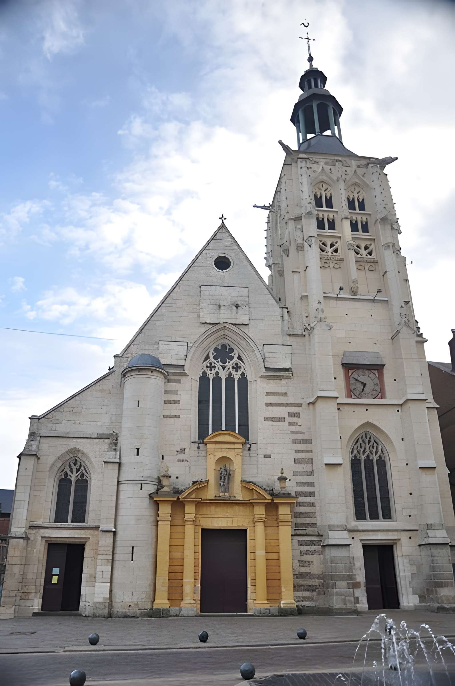 Église Sainte-Croix de Bernay 