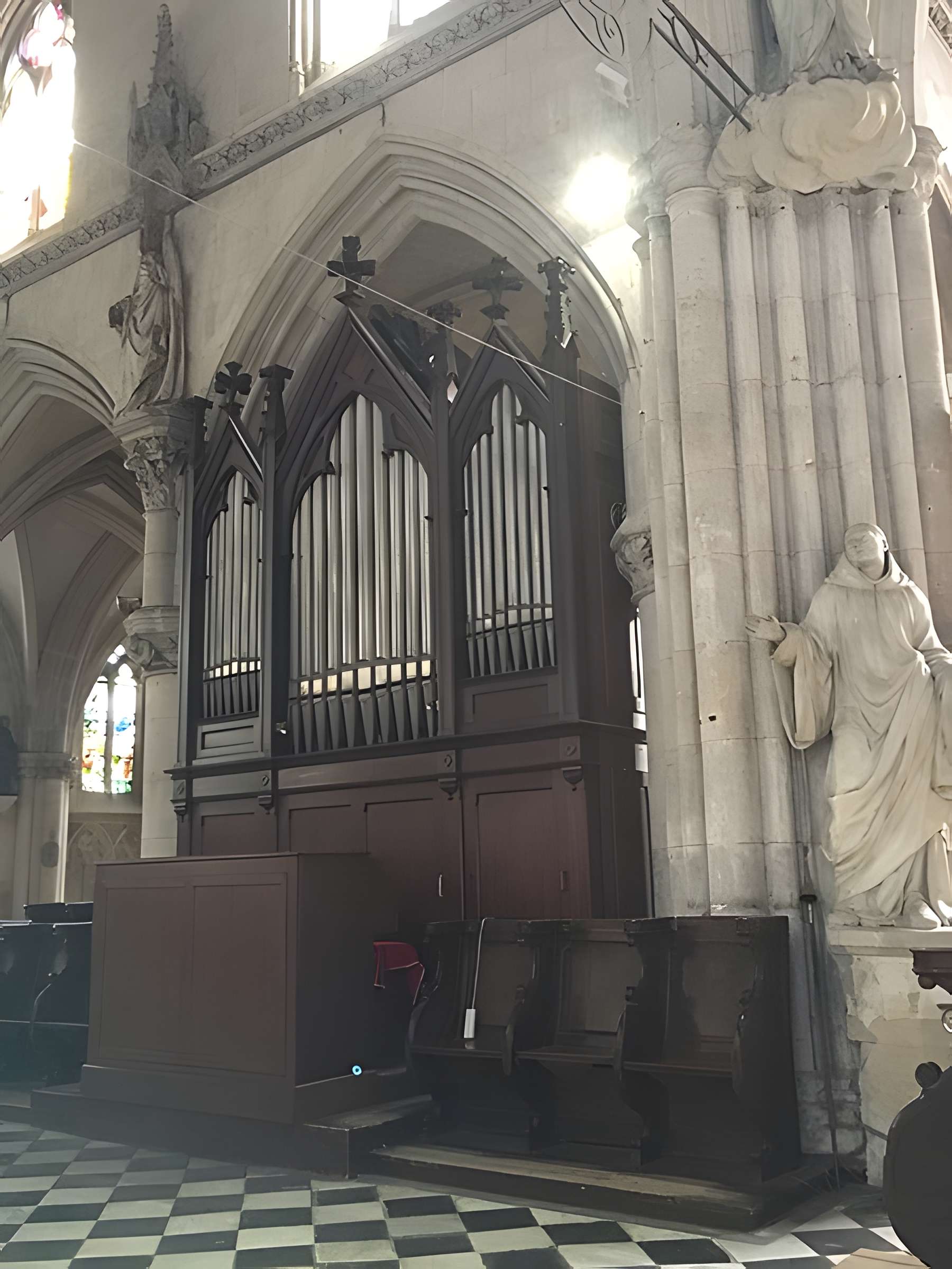 Église Sainte-Croix de Bernay