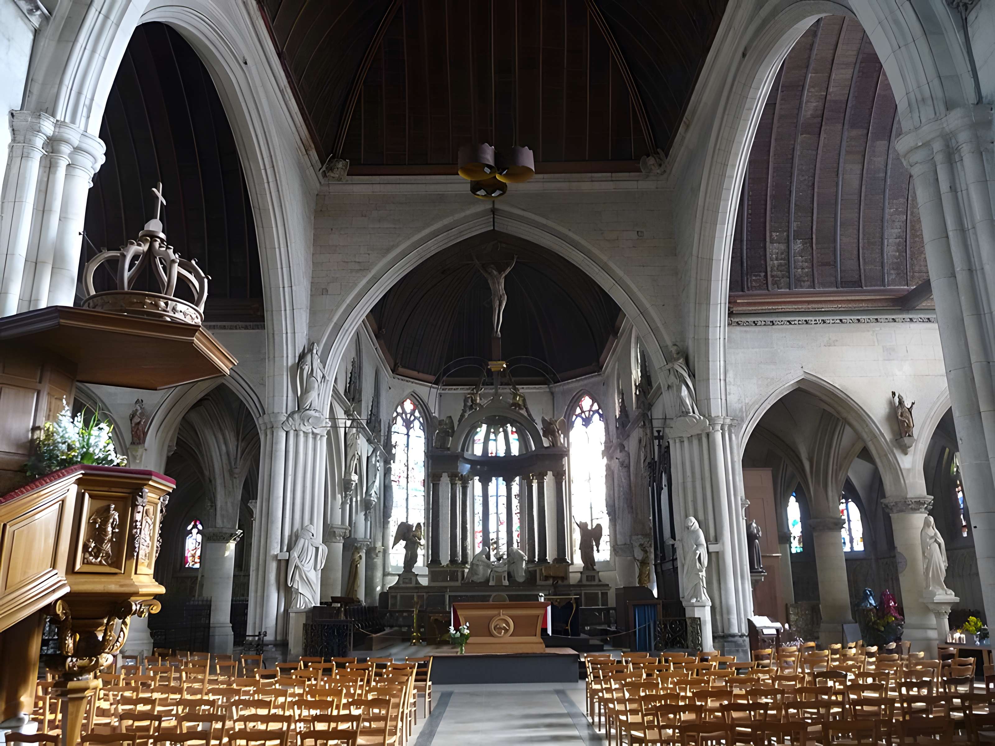 Église Sainte-Croix de Bernay