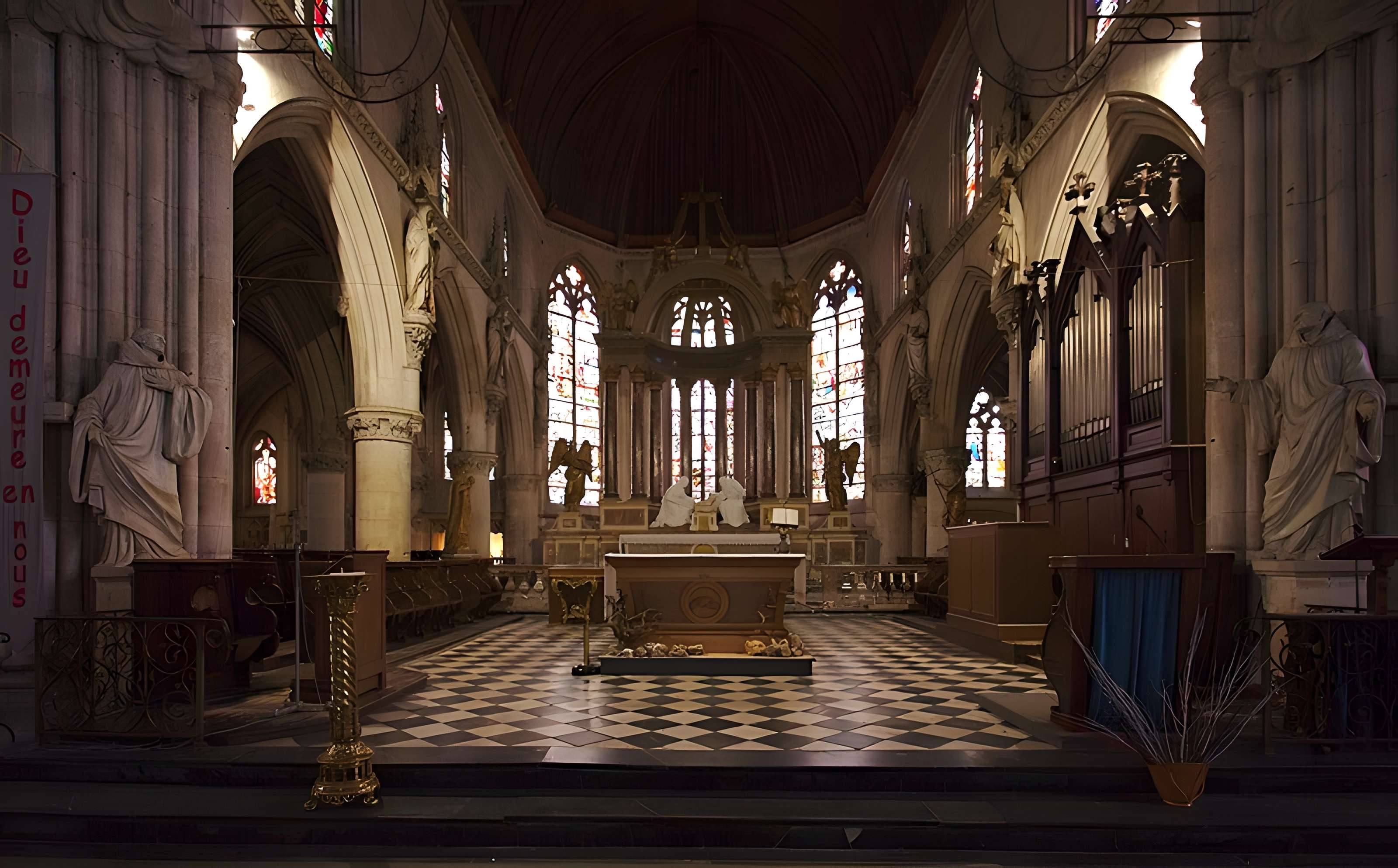 Église Sainte-Croix de Bernay