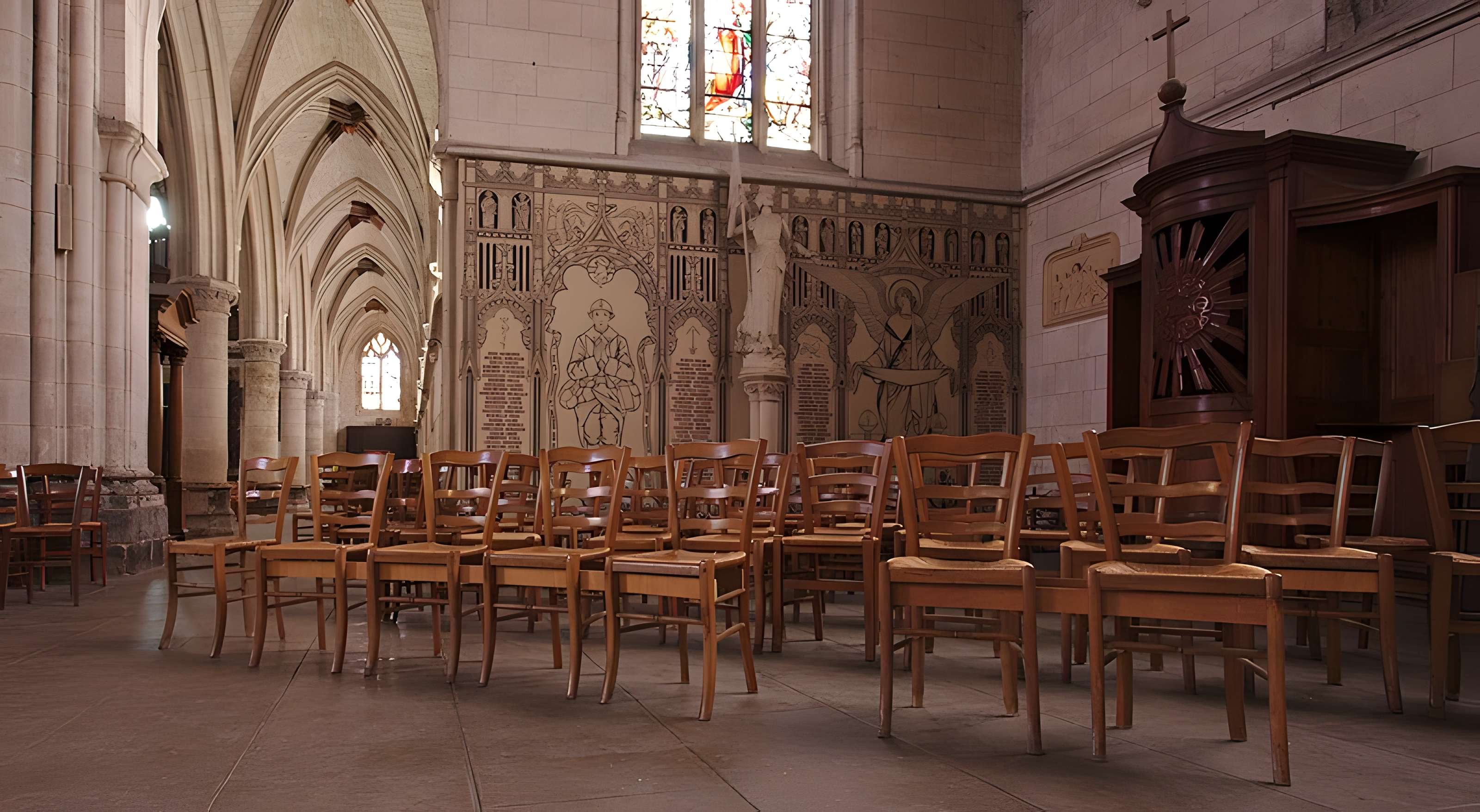 Église Sainte-Croix de Bernay