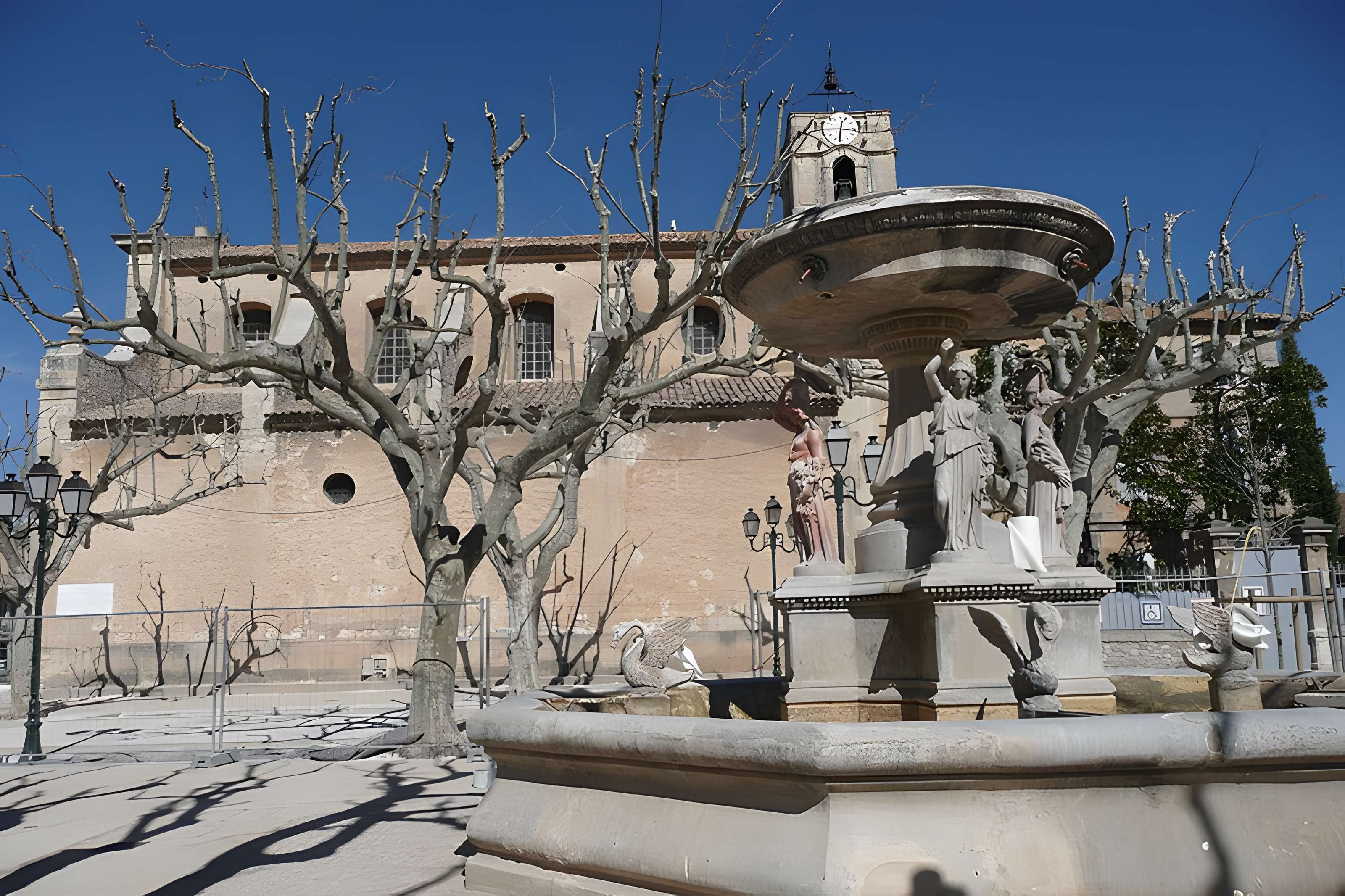 Église Sainte-Croix de Maussane-les-Alpilles