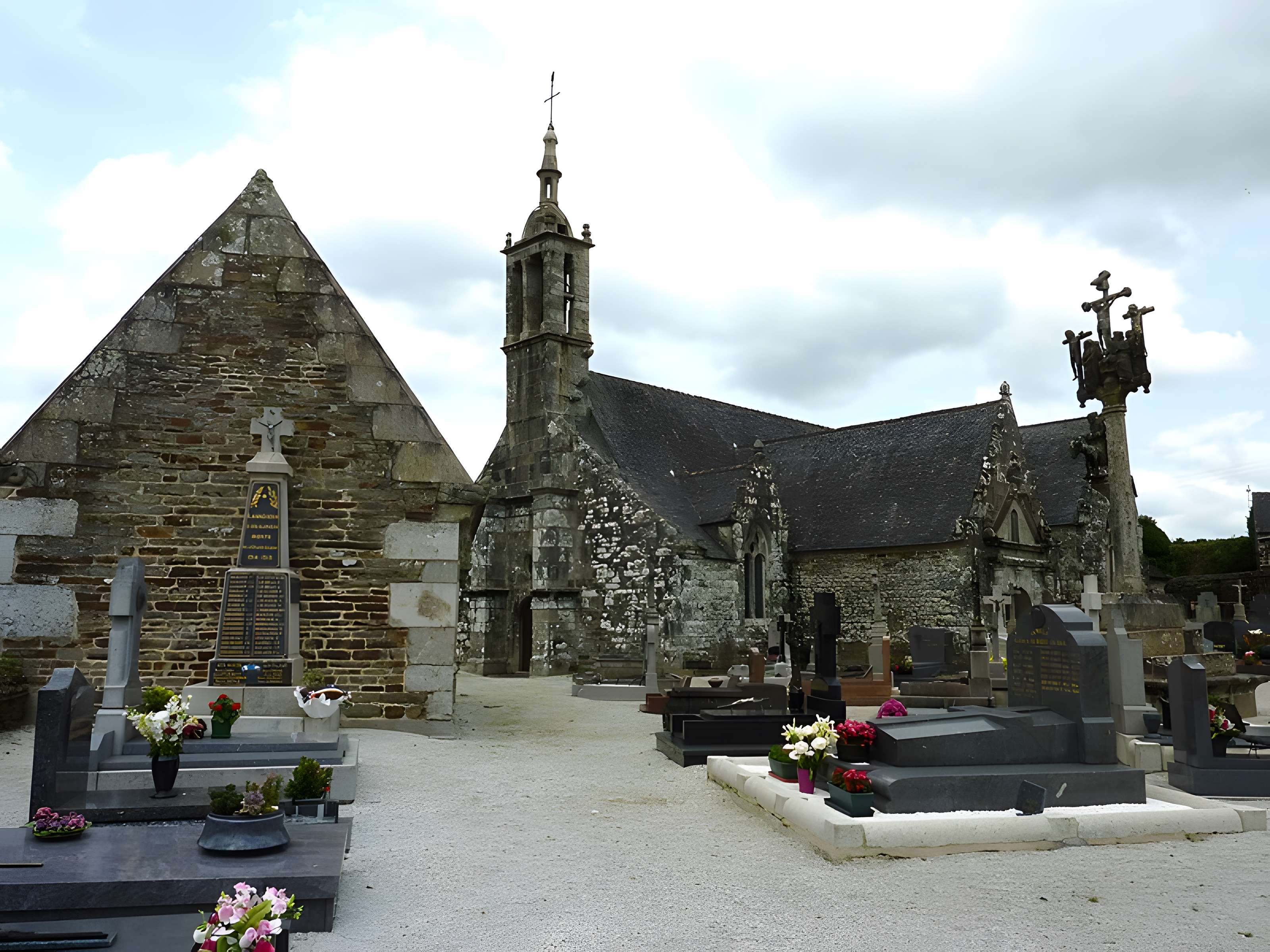 Église Saint-Edern de Lannédern