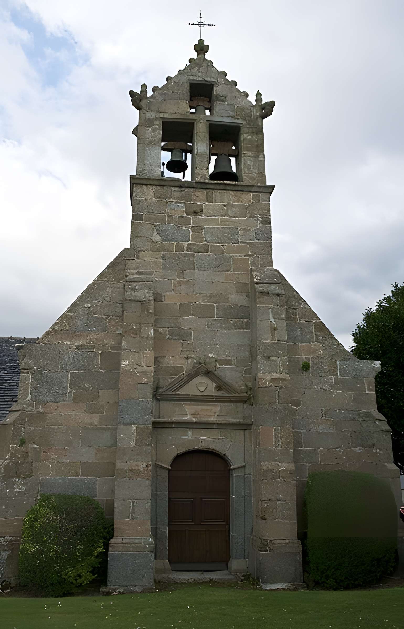Église Sainte-Geneviève de Guénézan de Bégard