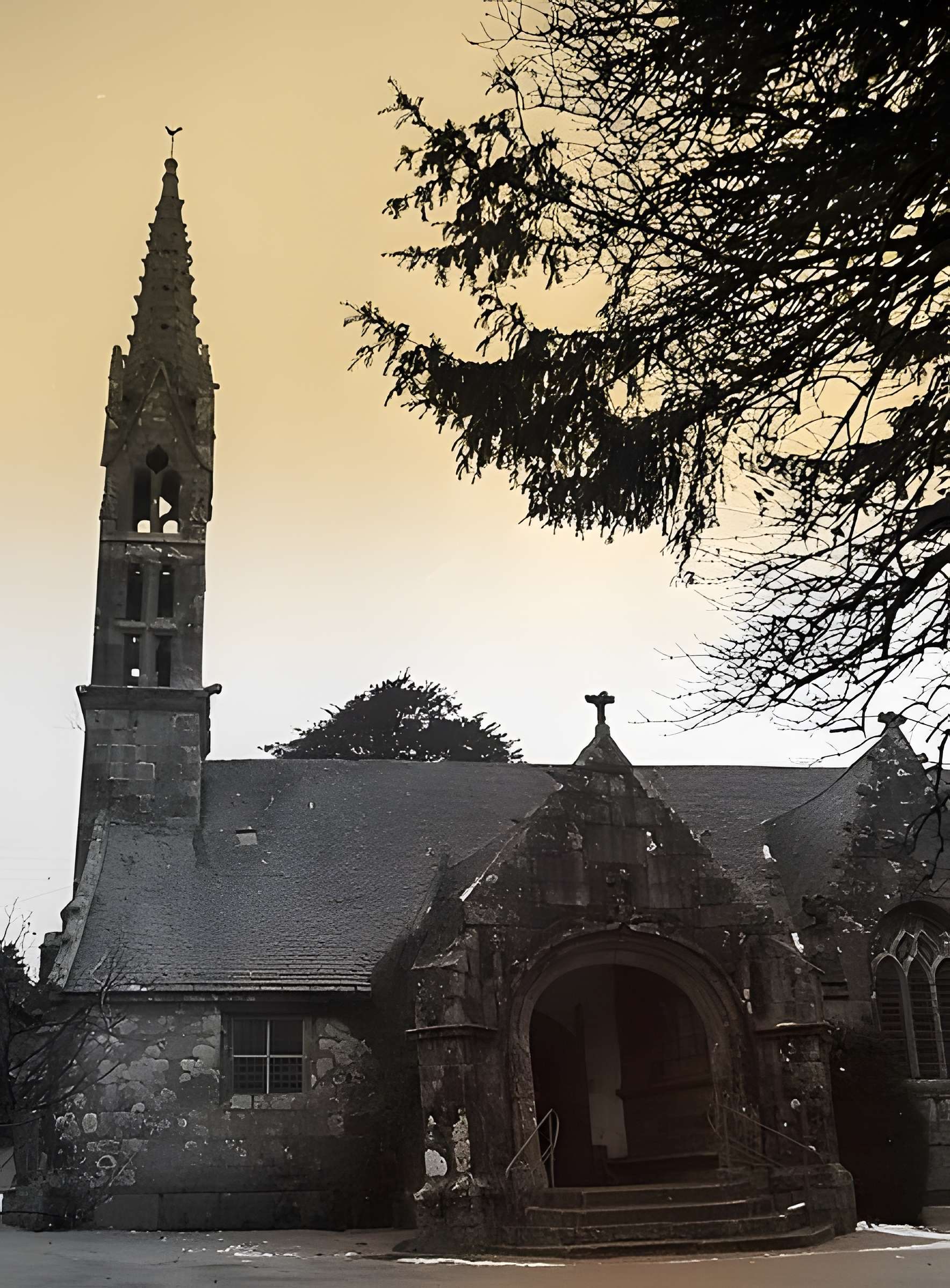 Église Sainte-Geneviève de Loqueffret