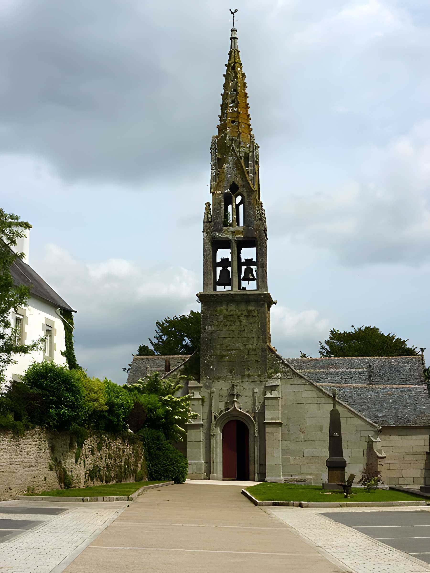 Église Sainte-Geneviève de Loqueffret