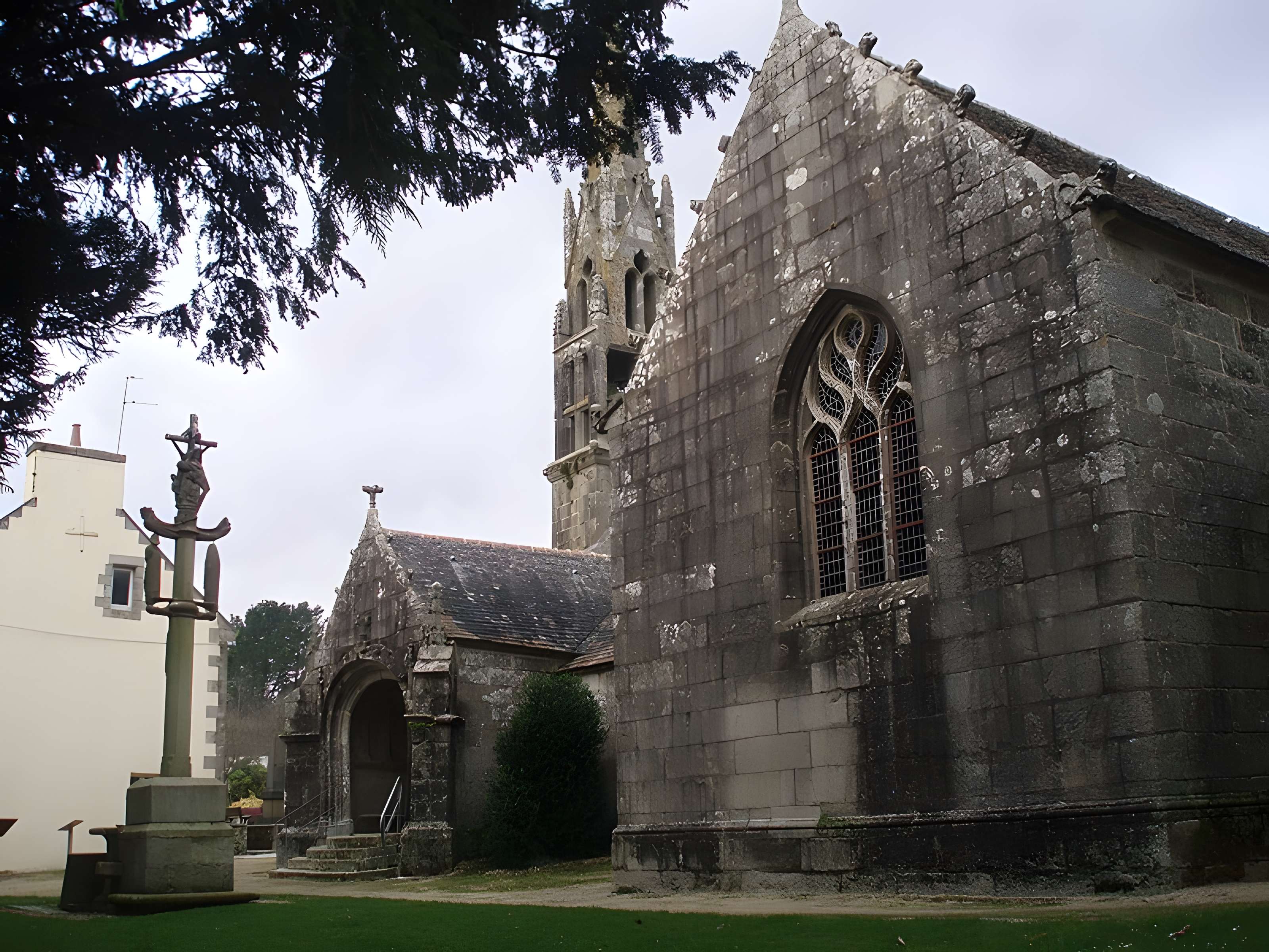 Église Sainte-Geneviève de Loqueffret