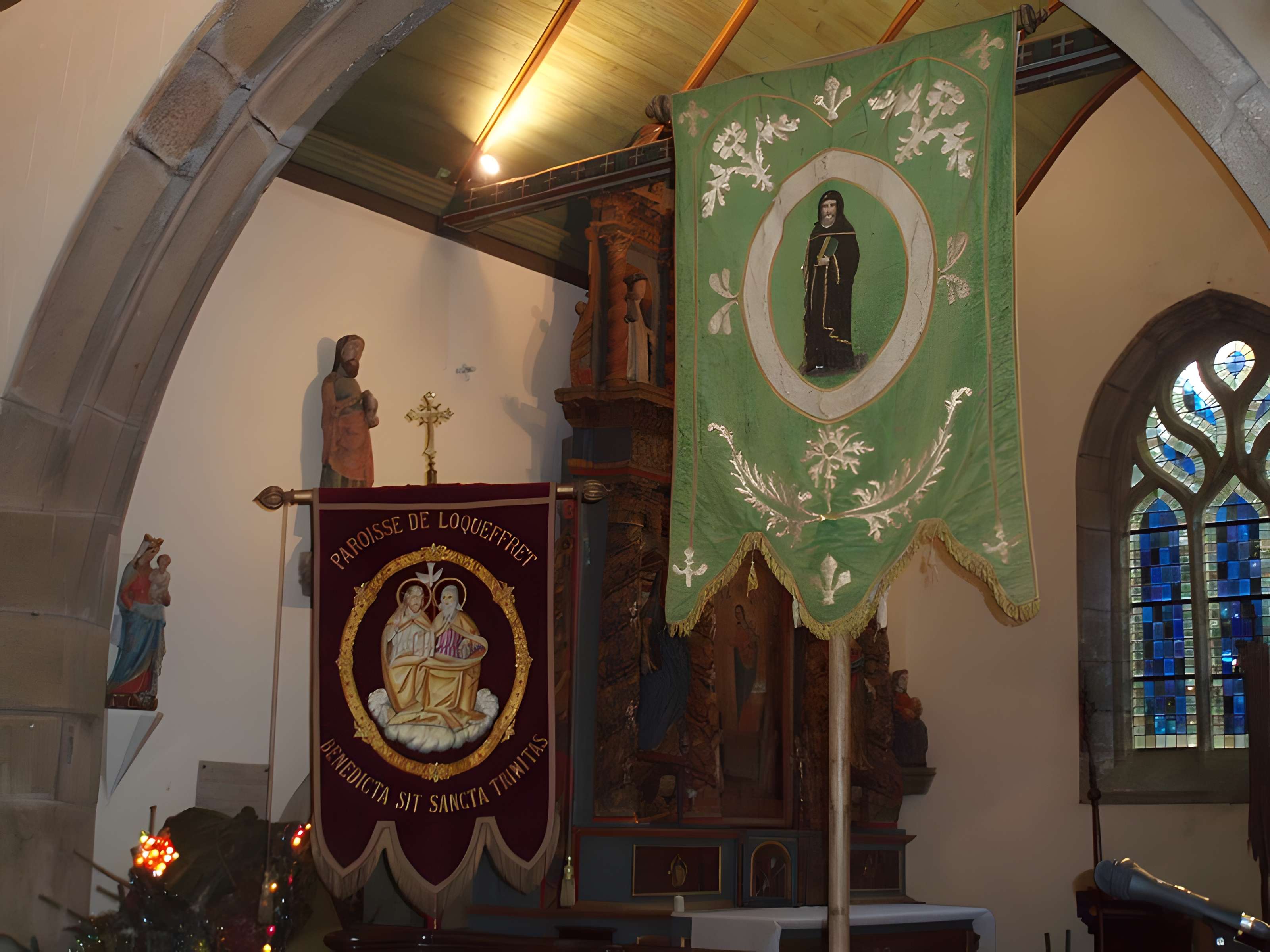 Église Sainte-Geneviève de Loqueffret