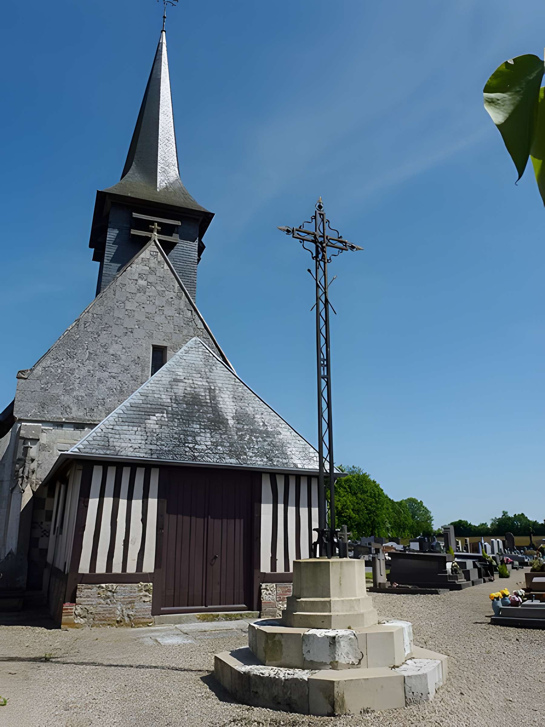 Église Sainte-Geneviève du Favril