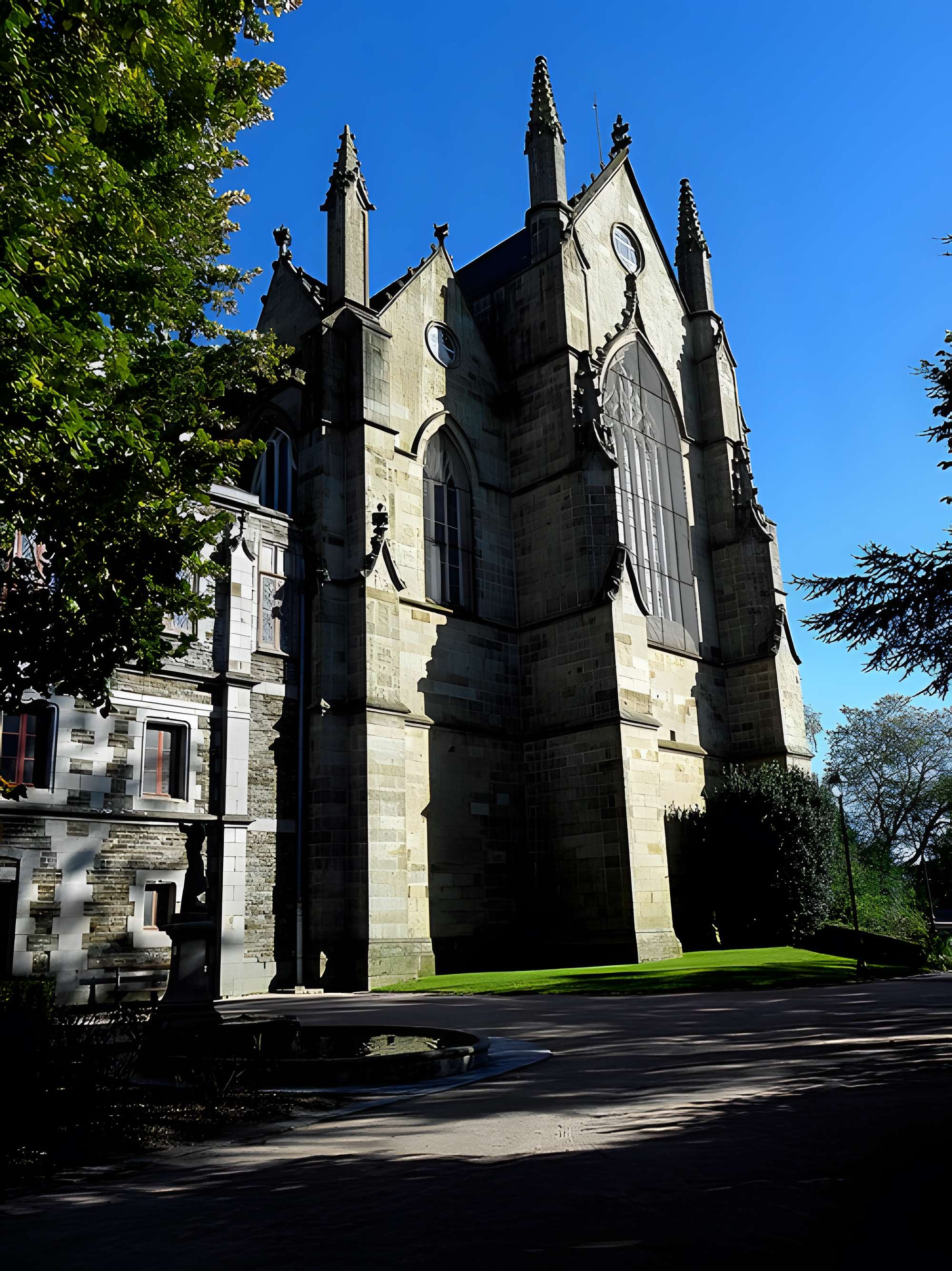 Église Saint-Léonard de Fougères
