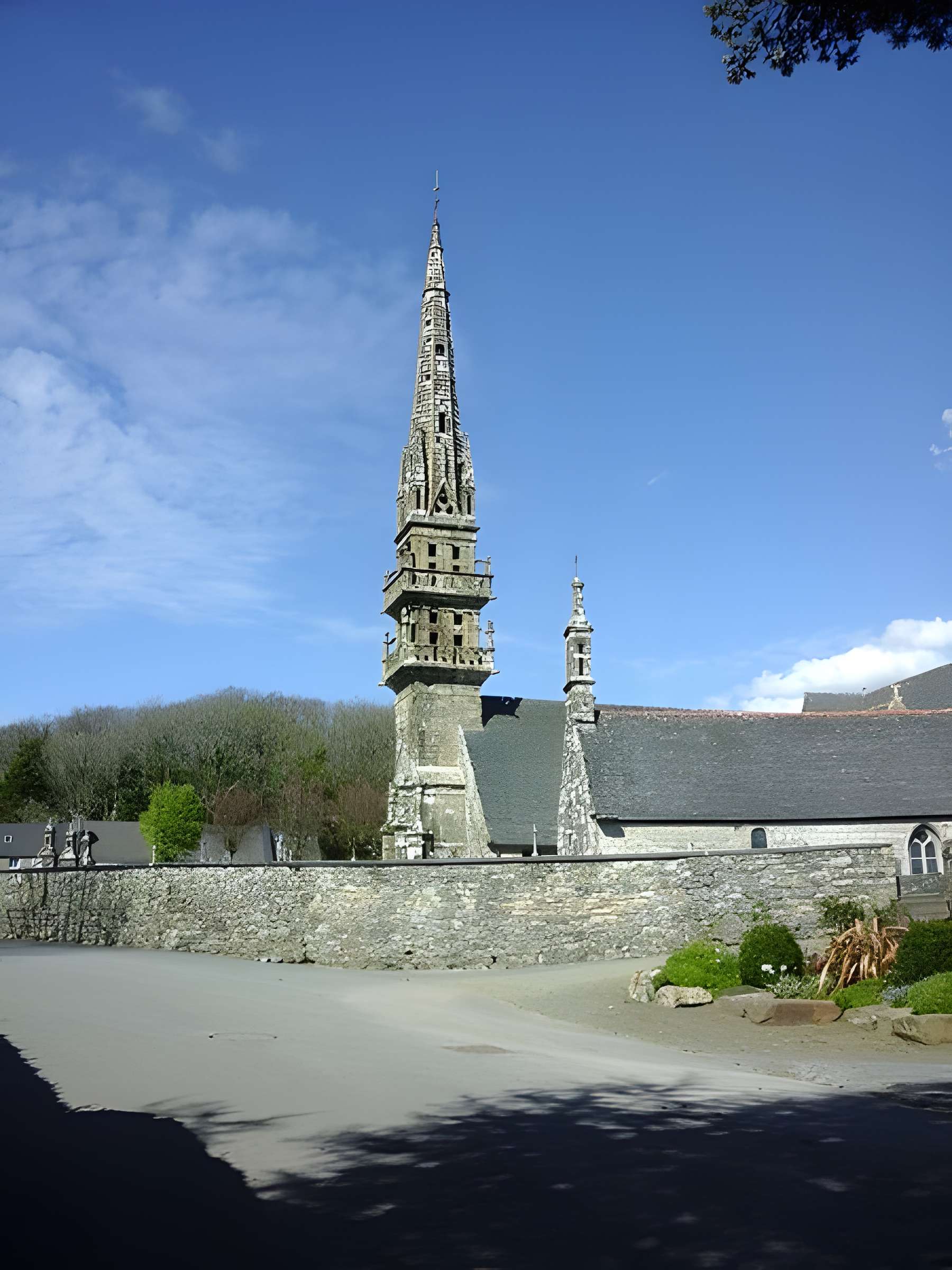 Église Sainte-Nonne de Dirinon