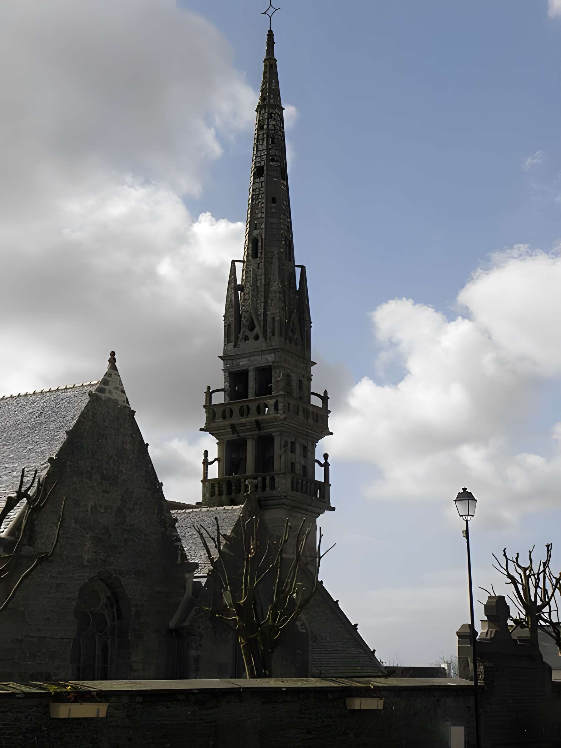 Église Sainte-Nonne de Dirinon